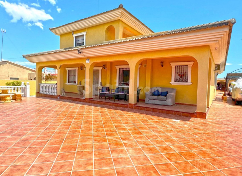 Resale - Villa -
Torrevieja - Los Balcones