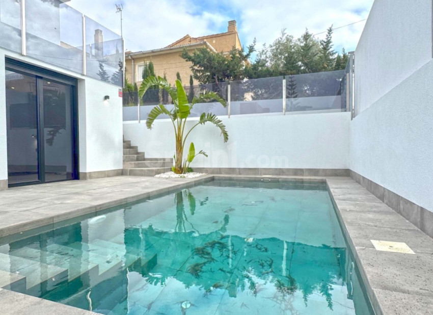 Resale - Villa -
Torrevieja - Los Balcones