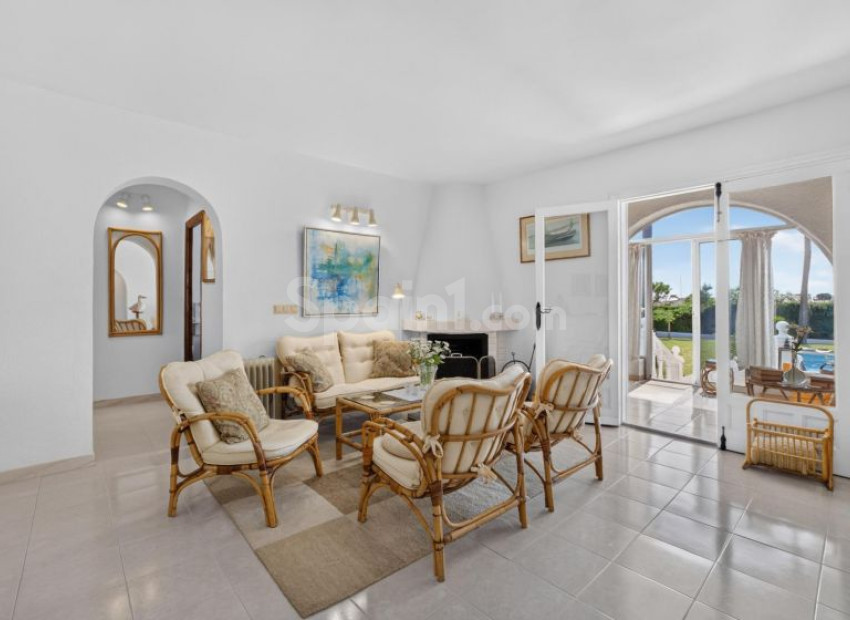 Resale - Villa -
Torrevieja - Los Balcones