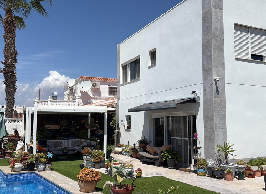 Resale - Villa -
TORREVIEJA - Torreta - Florida