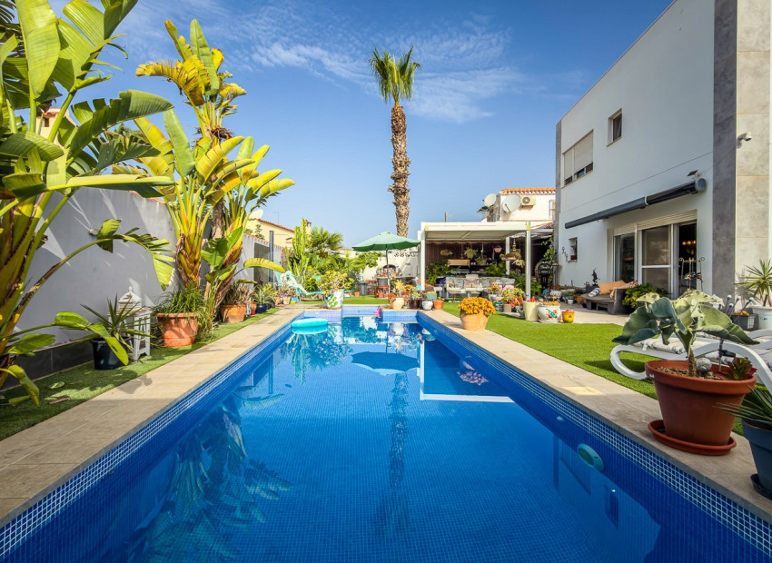 Resale - Villa -
TORREVIEJA - Torreta - Florida