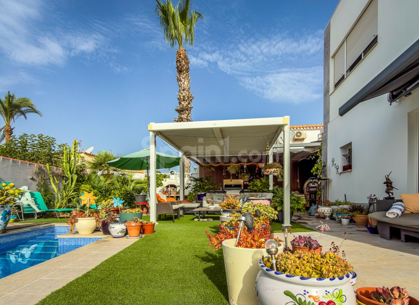 Resale - Villa -
TORREVIEJA - Torreta - Florida