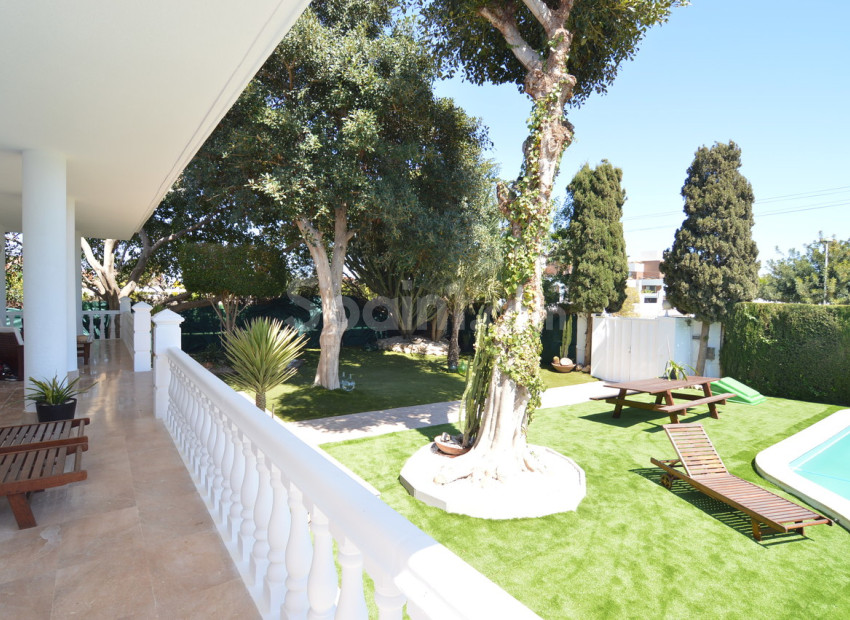 Resale - Villa -
Torrevieja