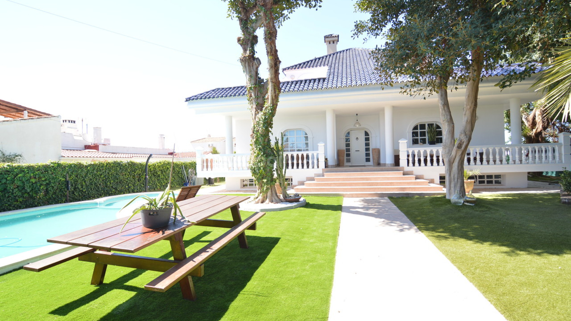 Resale - Villa -
Torrevieja