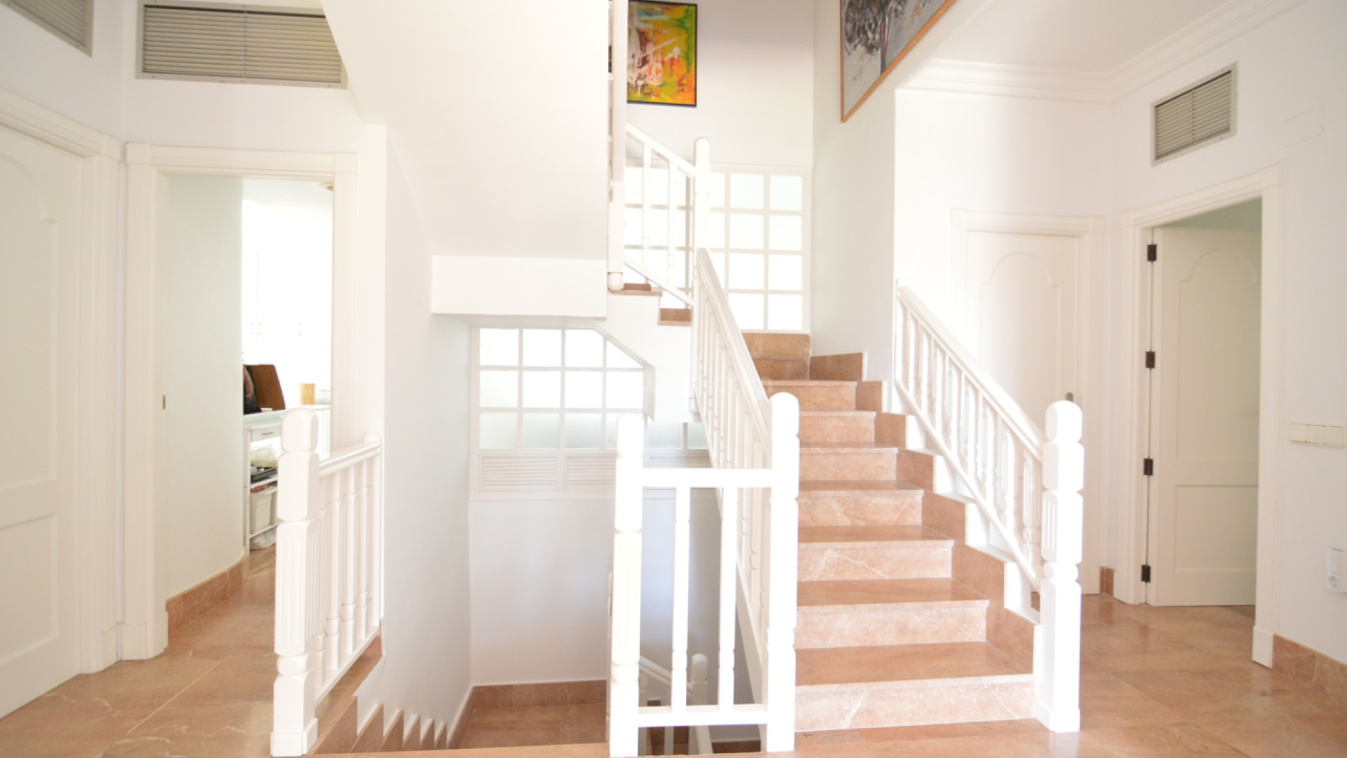 Resale - Villa -
Torrevieja