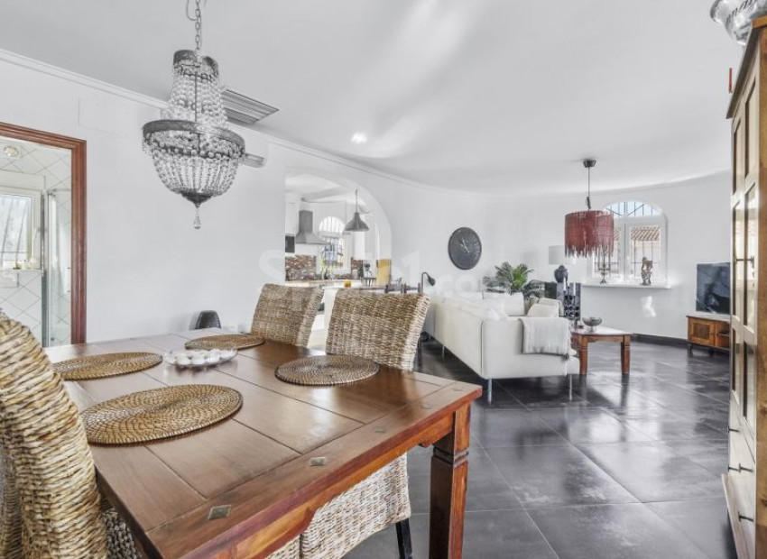 Resale - Villa -
Torrevieja