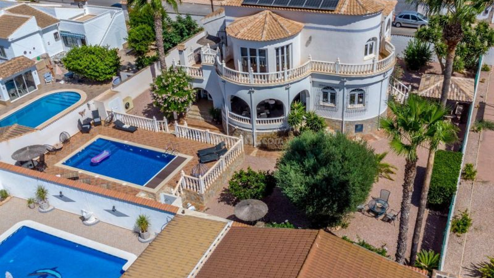 Resale - Villa -
Torrevieja