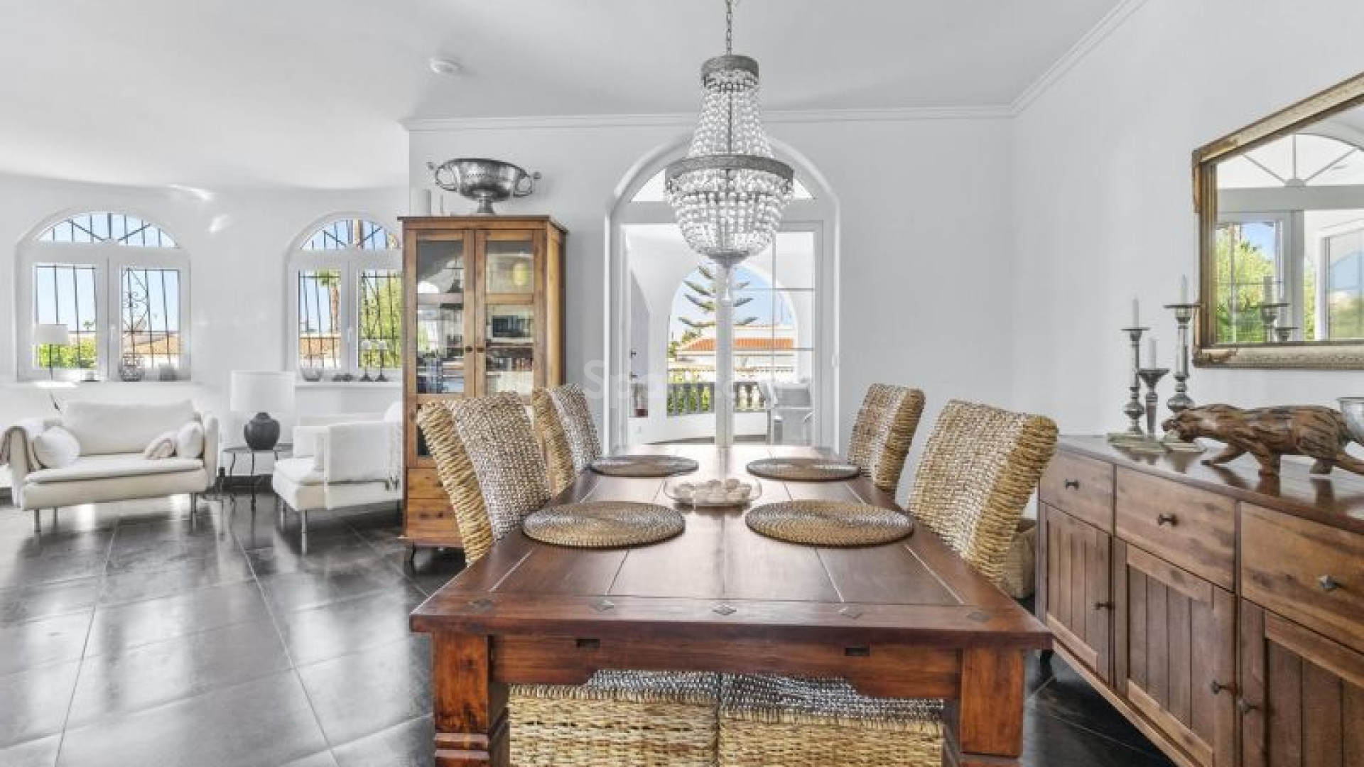 Resale - Villa -
Torrevieja