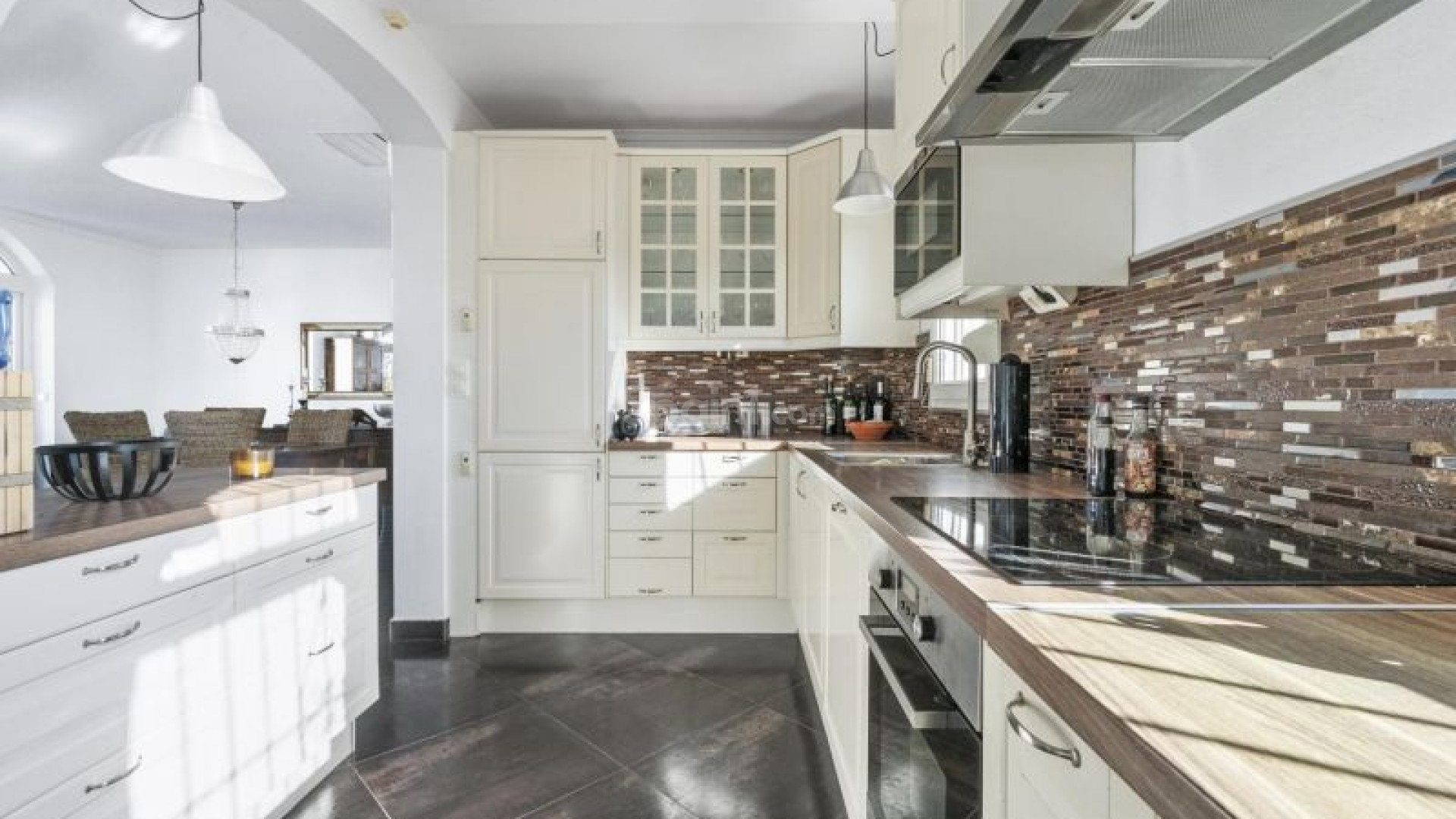 Resale - Villa -
Torrevieja