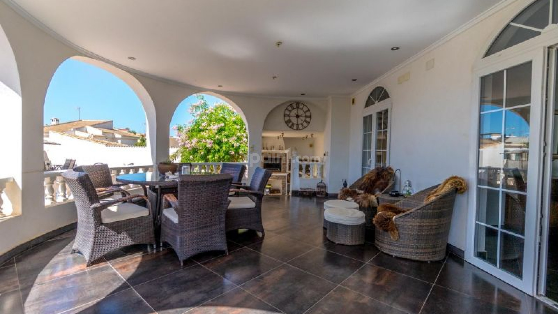 Resale - Villa -
Torrevieja