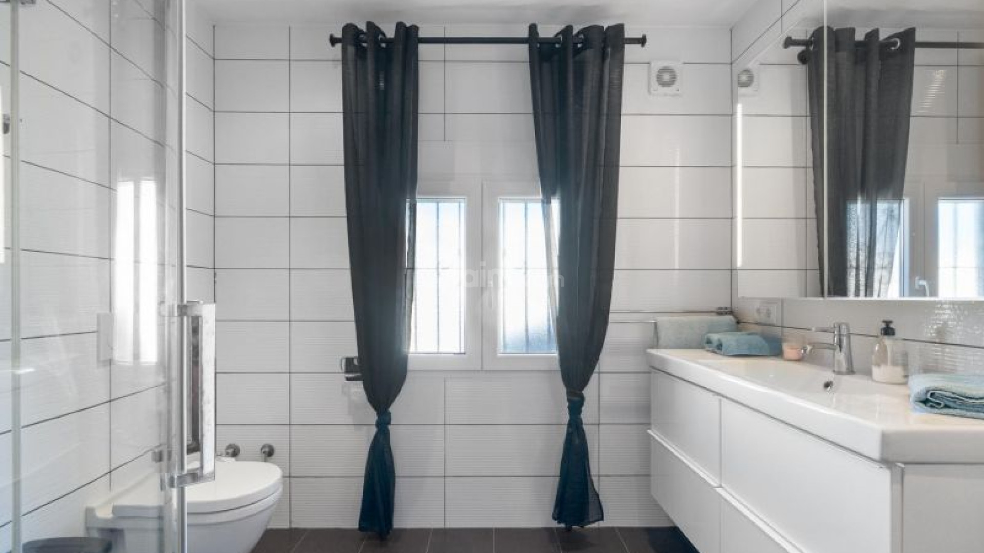 Resale - Villa -
Torrevieja