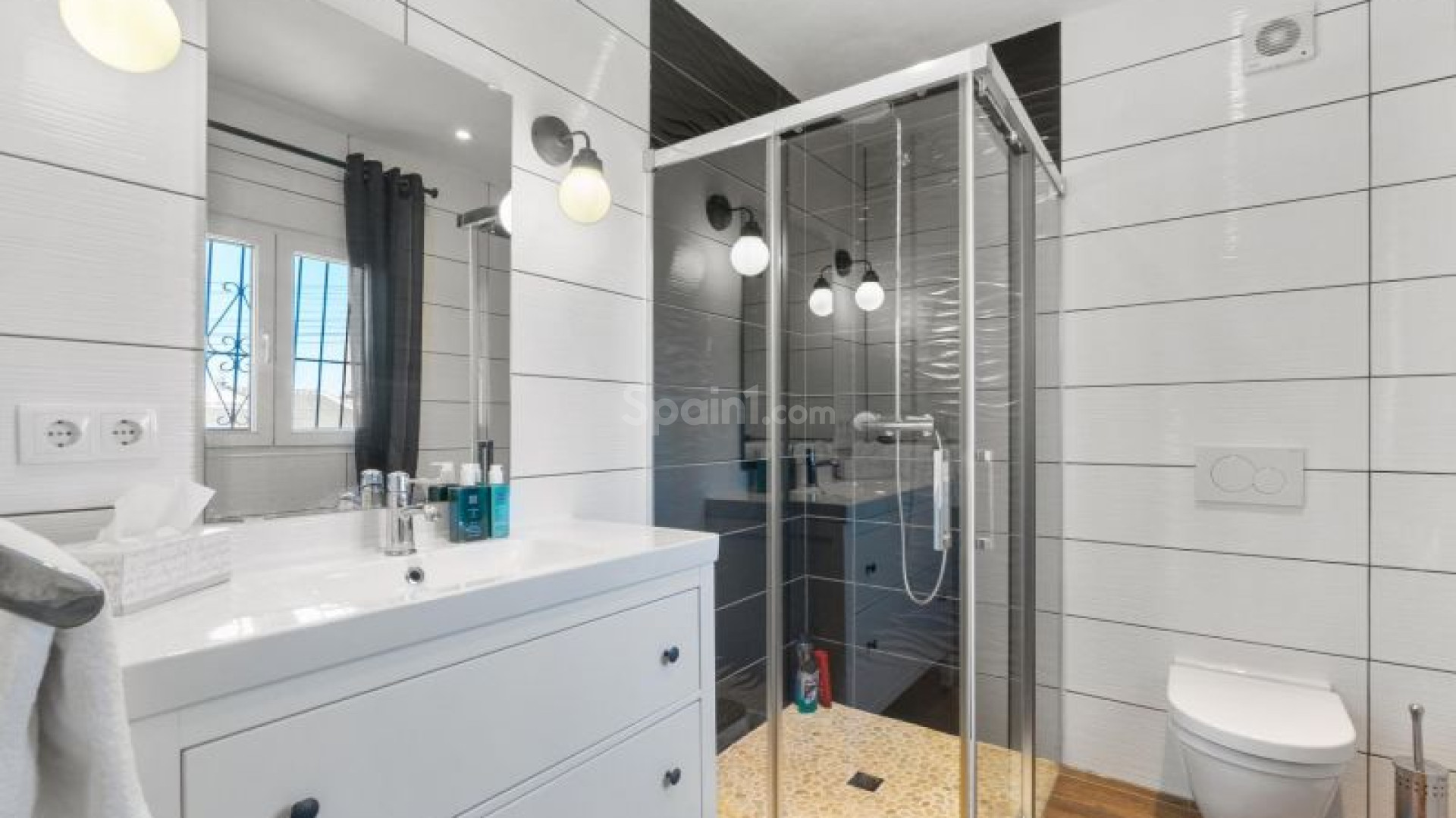 Resale - Villa -
Torrevieja