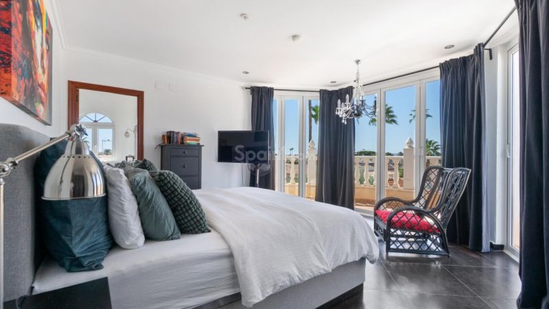 Resale - Villa -
Torrevieja