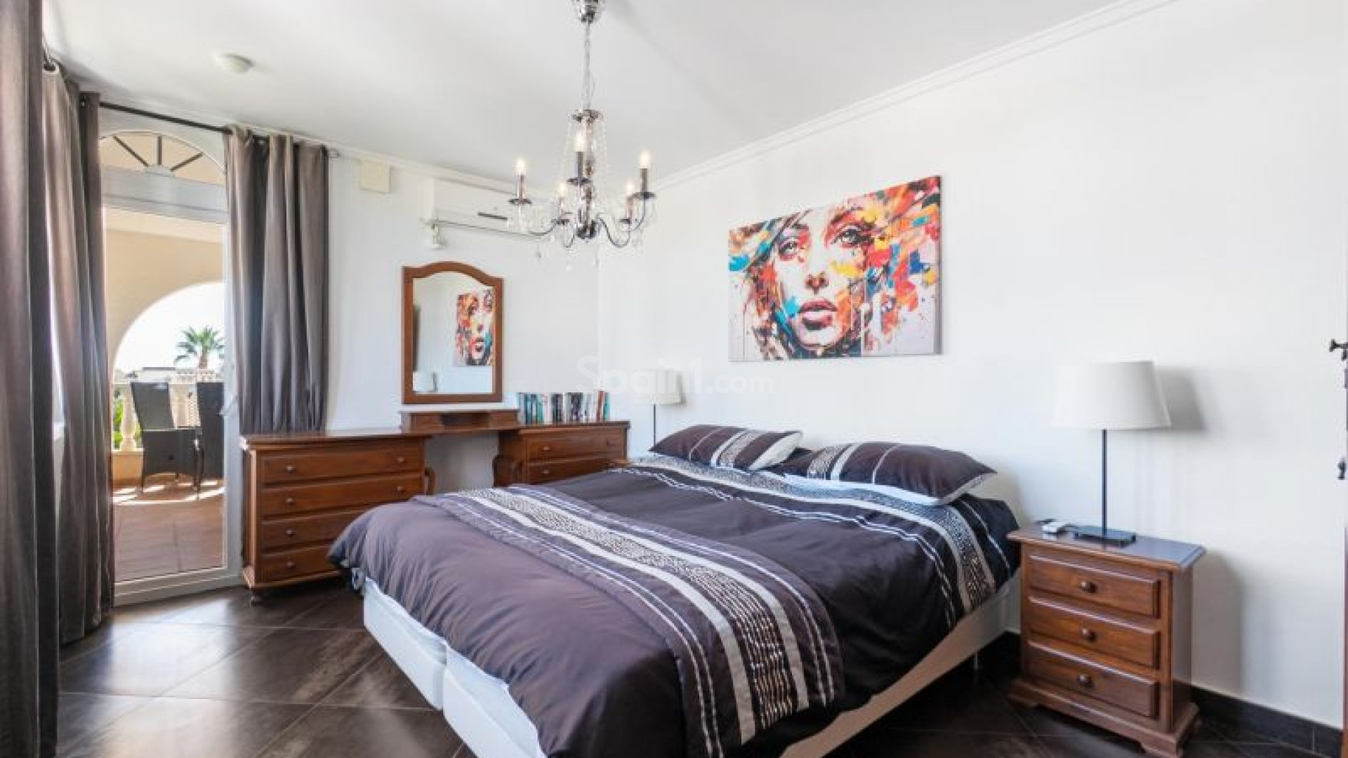 Resale - Villa -
Torrevieja