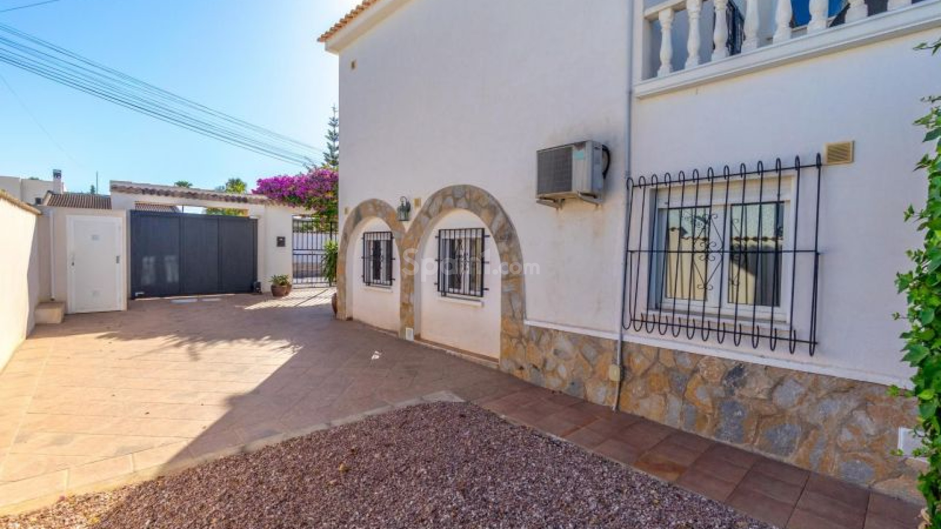 Resale - Villa -
Torrevieja