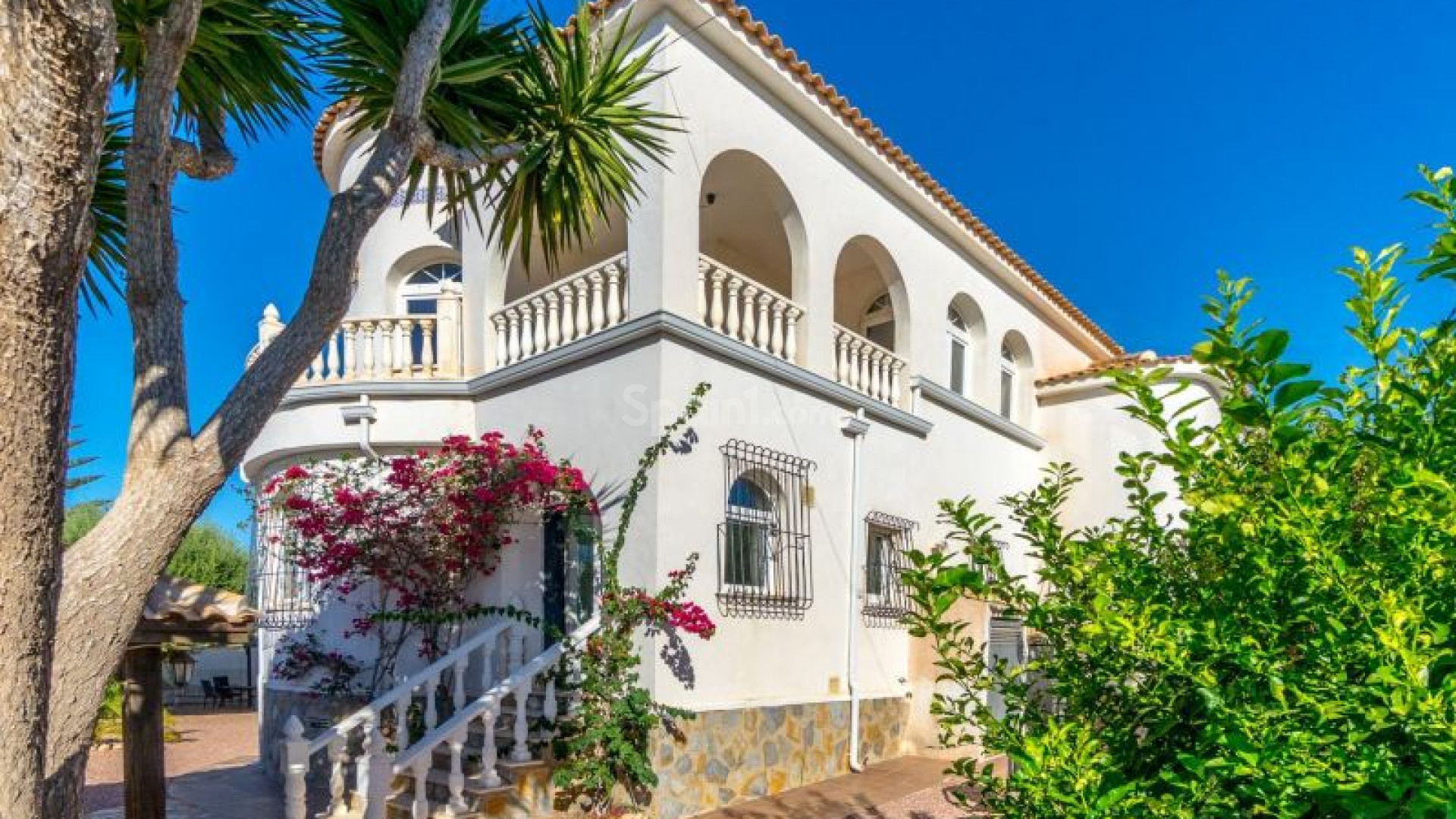 Resale - Villa -
Torrevieja