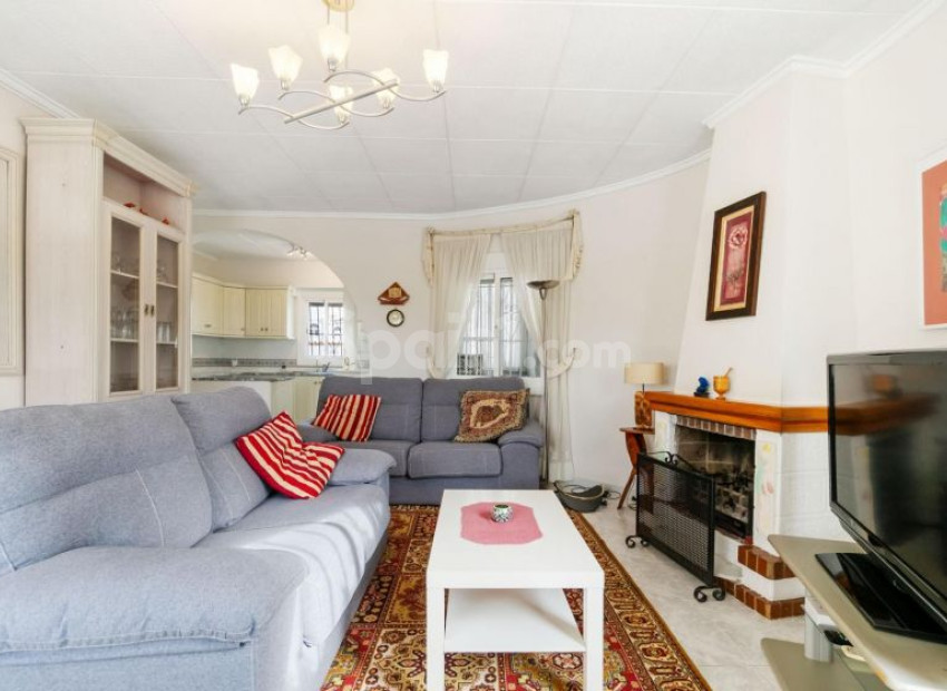 Resale - Villa -
Torrevieja