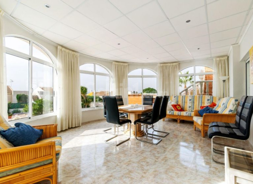 Resale - Villa -
Torrevieja