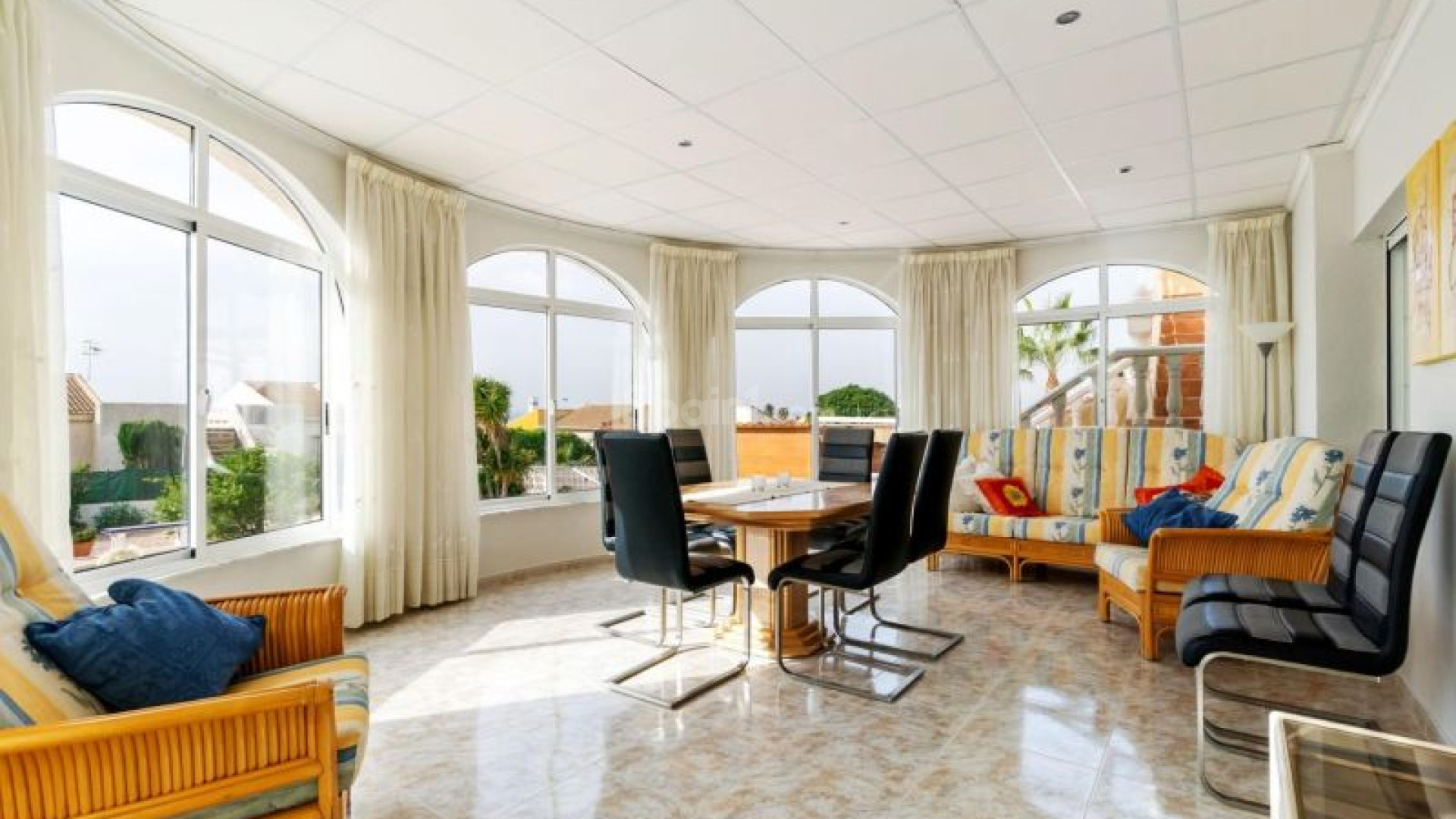 Resale - Villa -
Torrevieja