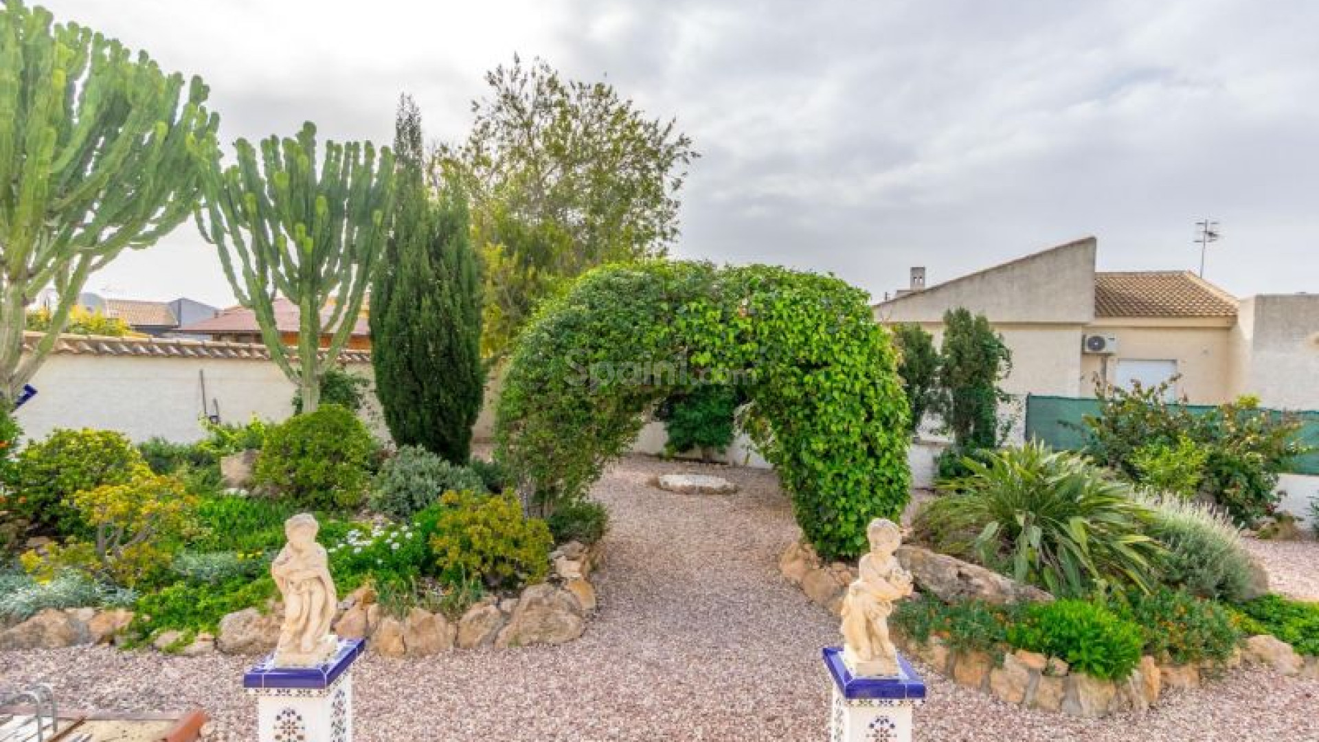 Resale - Villa -
Torrevieja