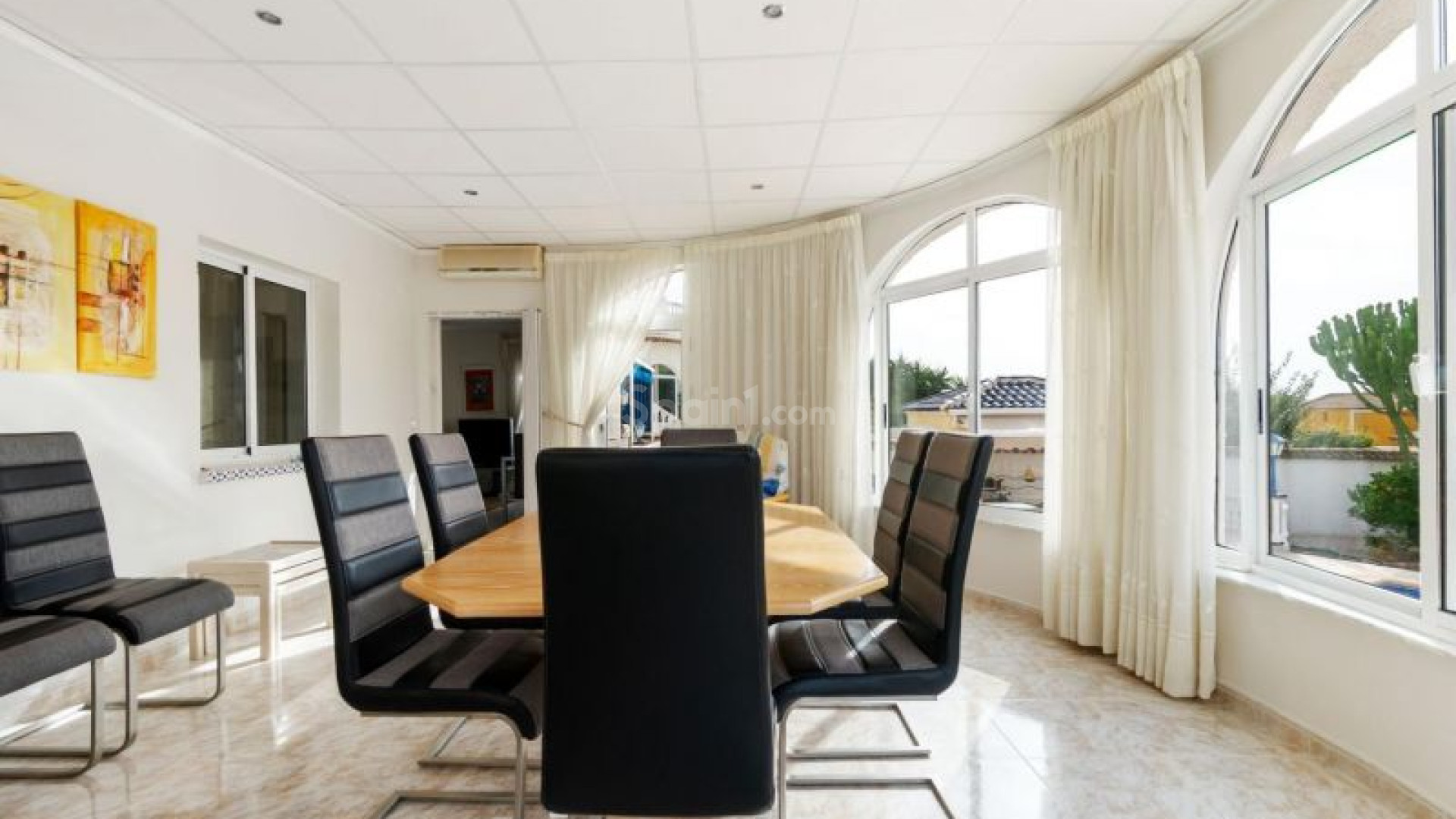 Resale - Villa -
Torrevieja