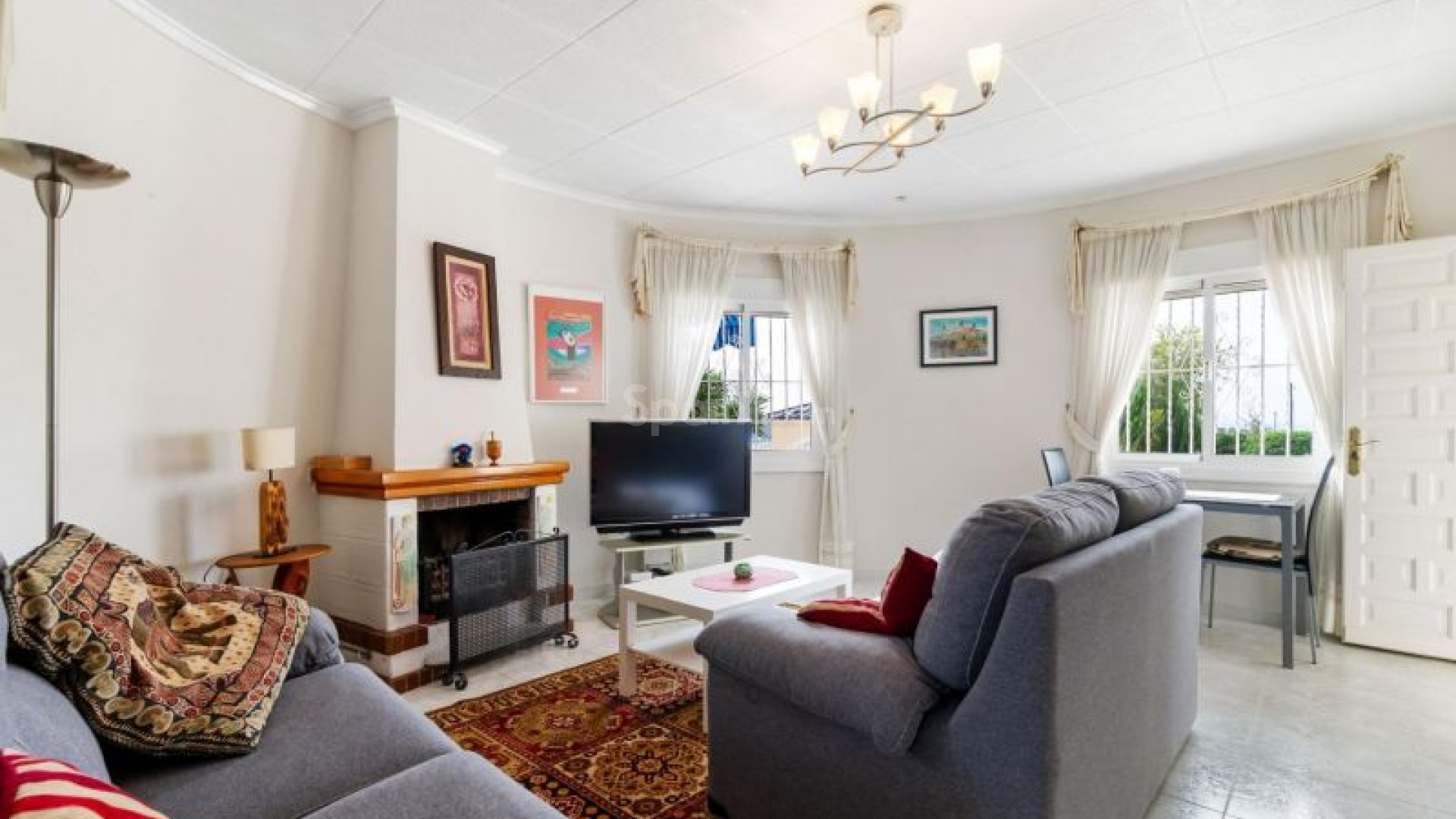 Resale - Villa -
Torrevieja