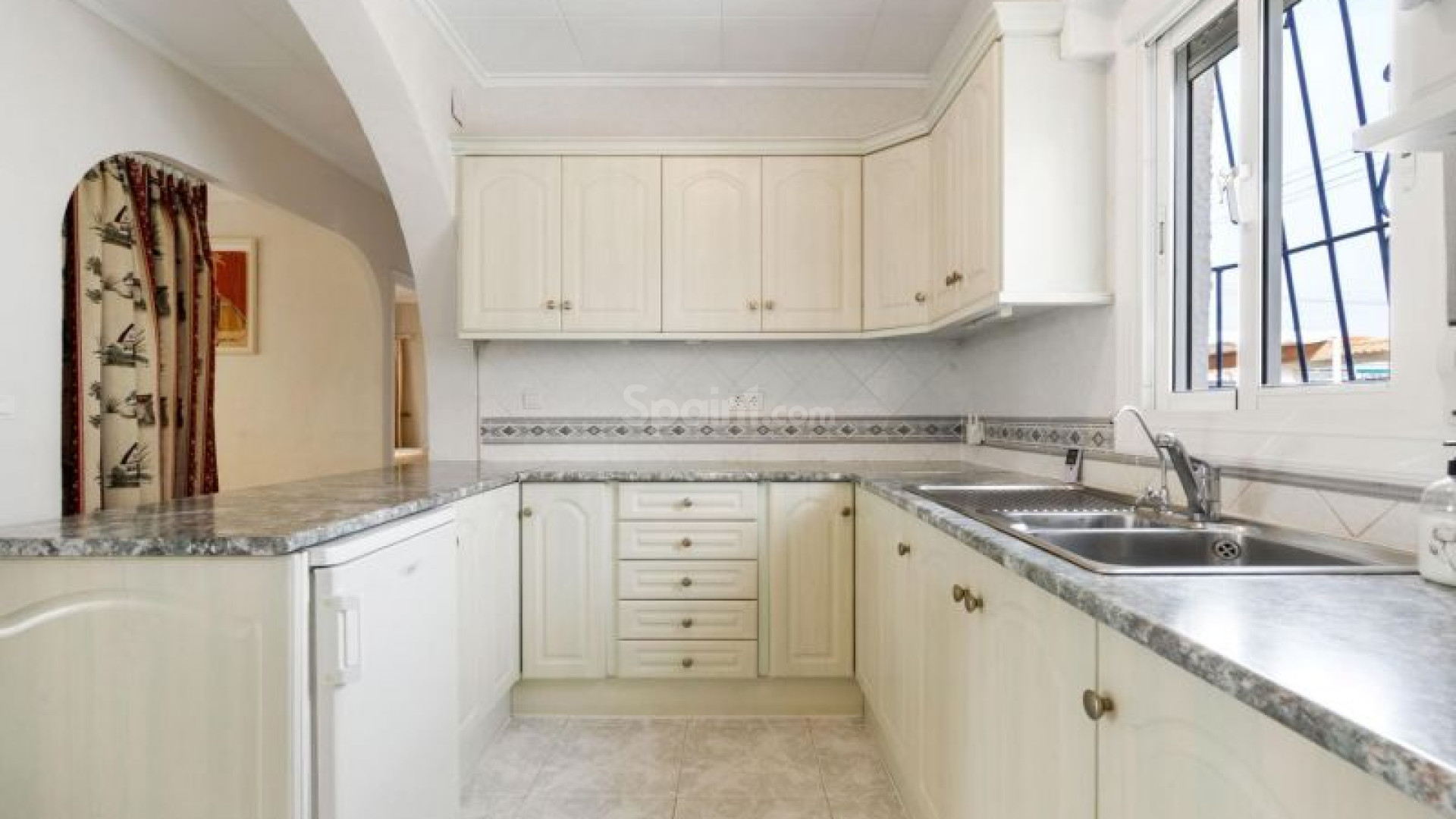 Resale - Villa -
Torrevieja