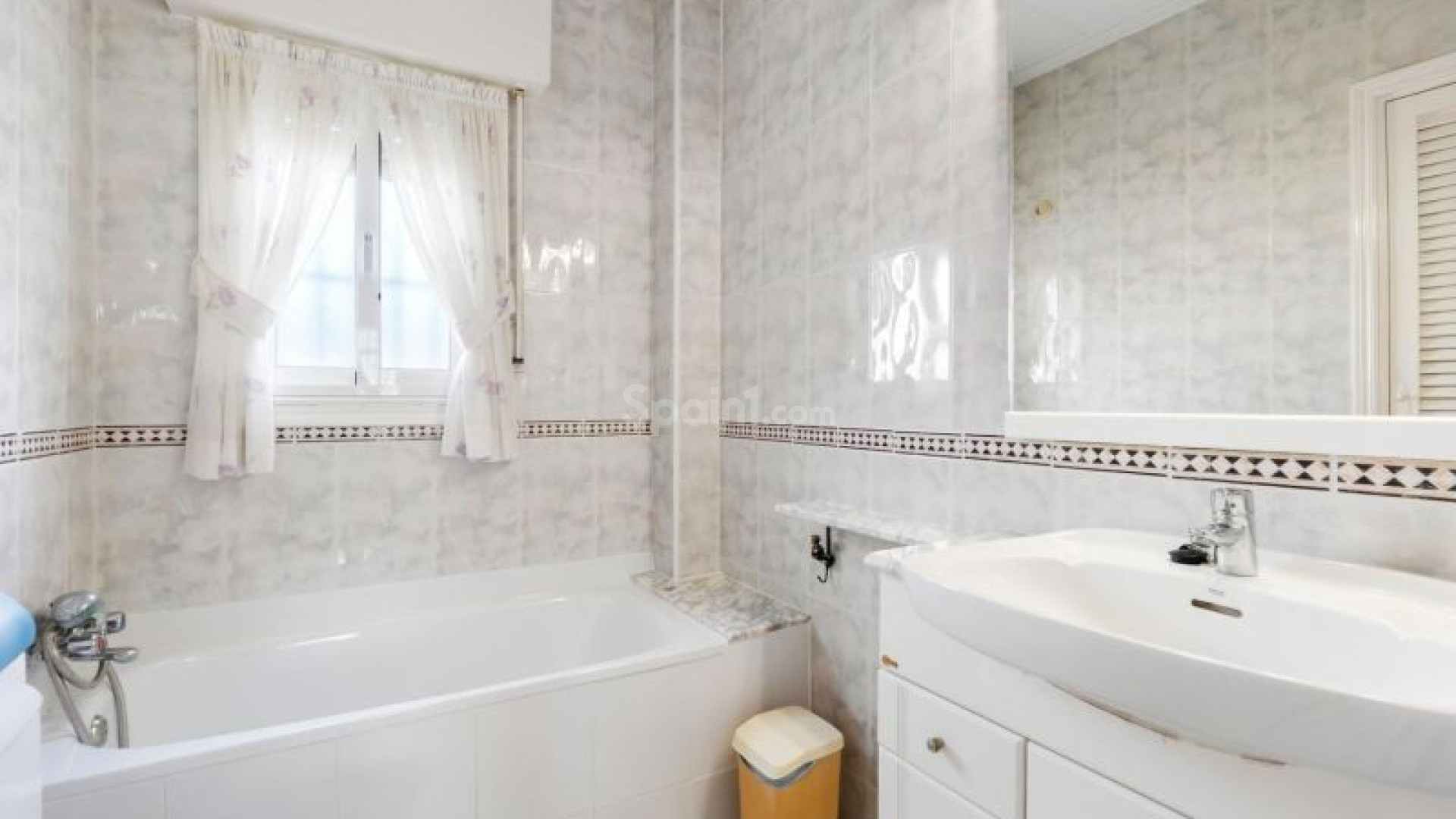 Resale - Villa -
Torrevieja