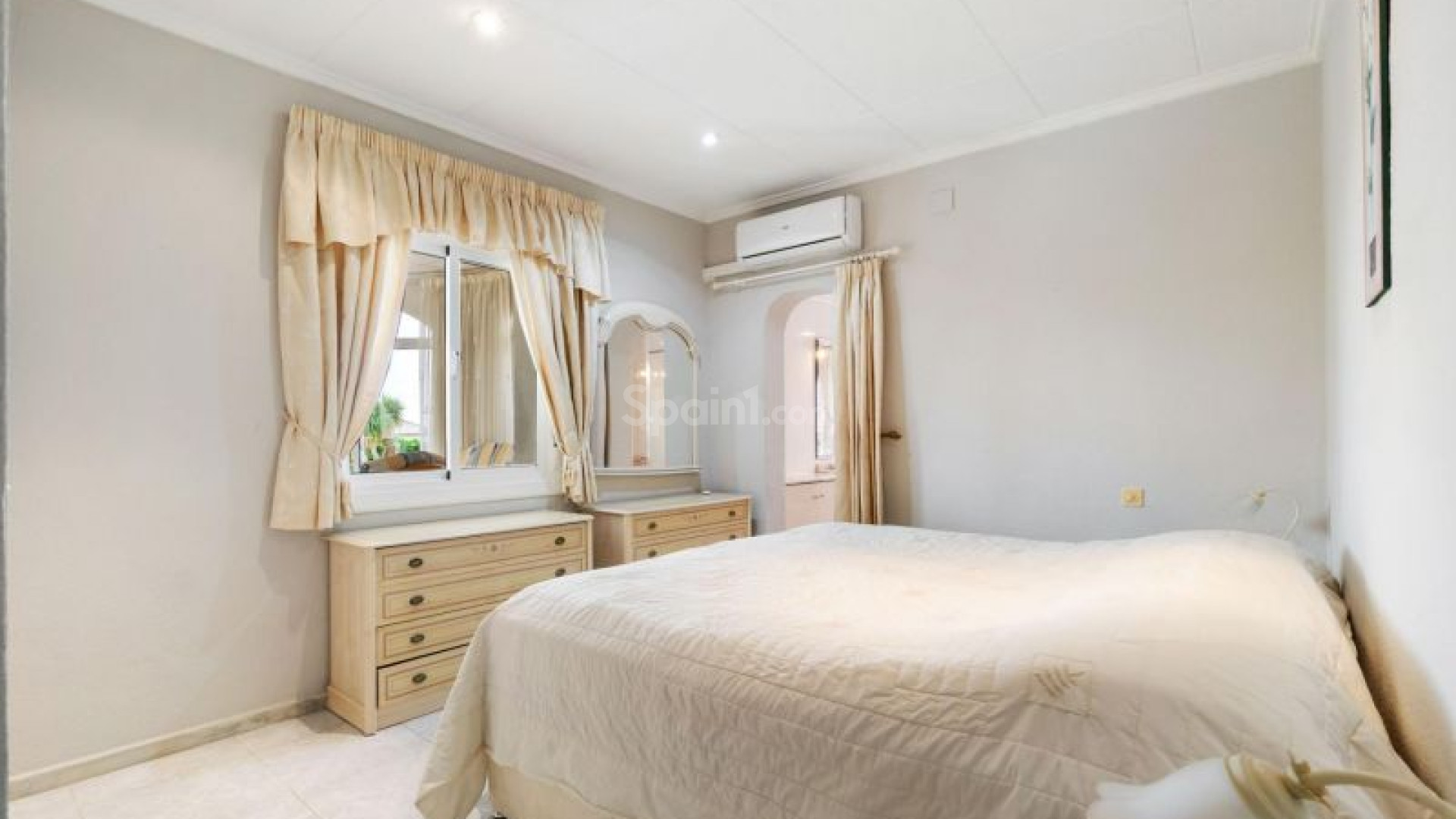 Resale - Villa -
Torrevieja