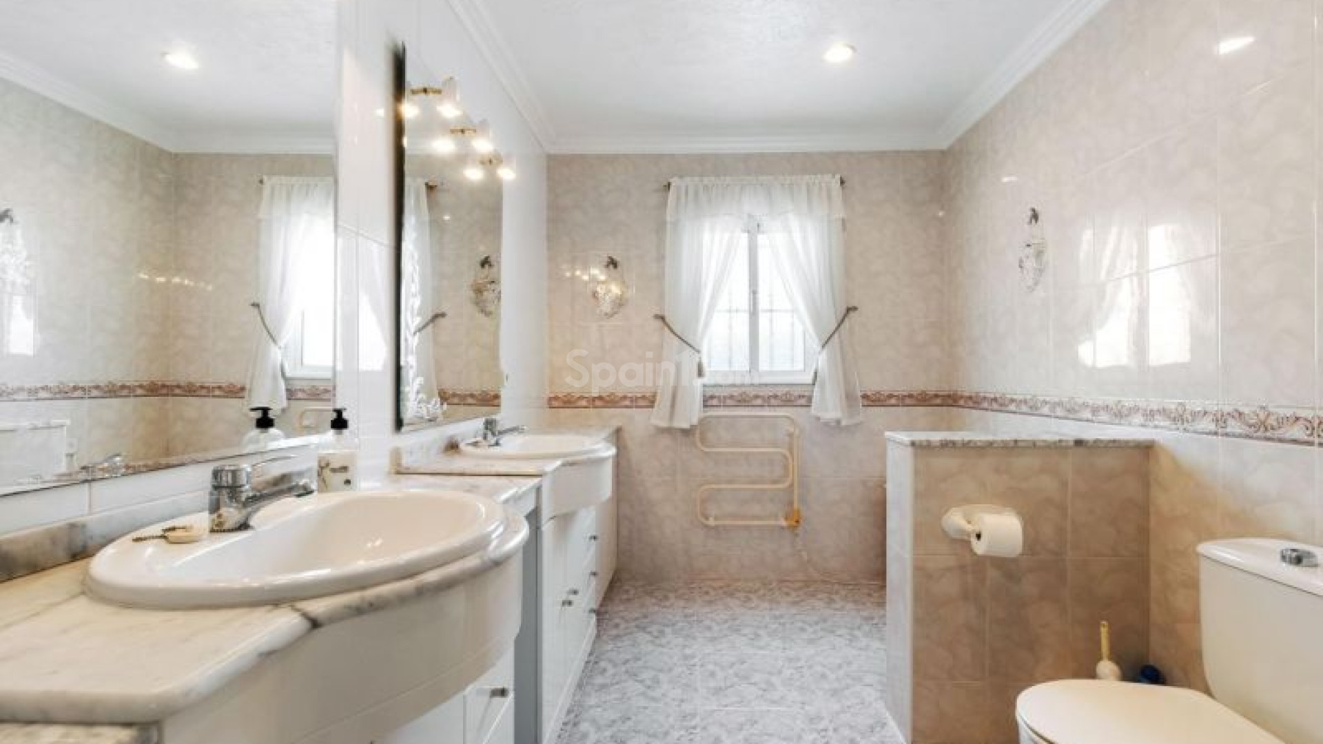 Resale - Villa -
Torrevieja