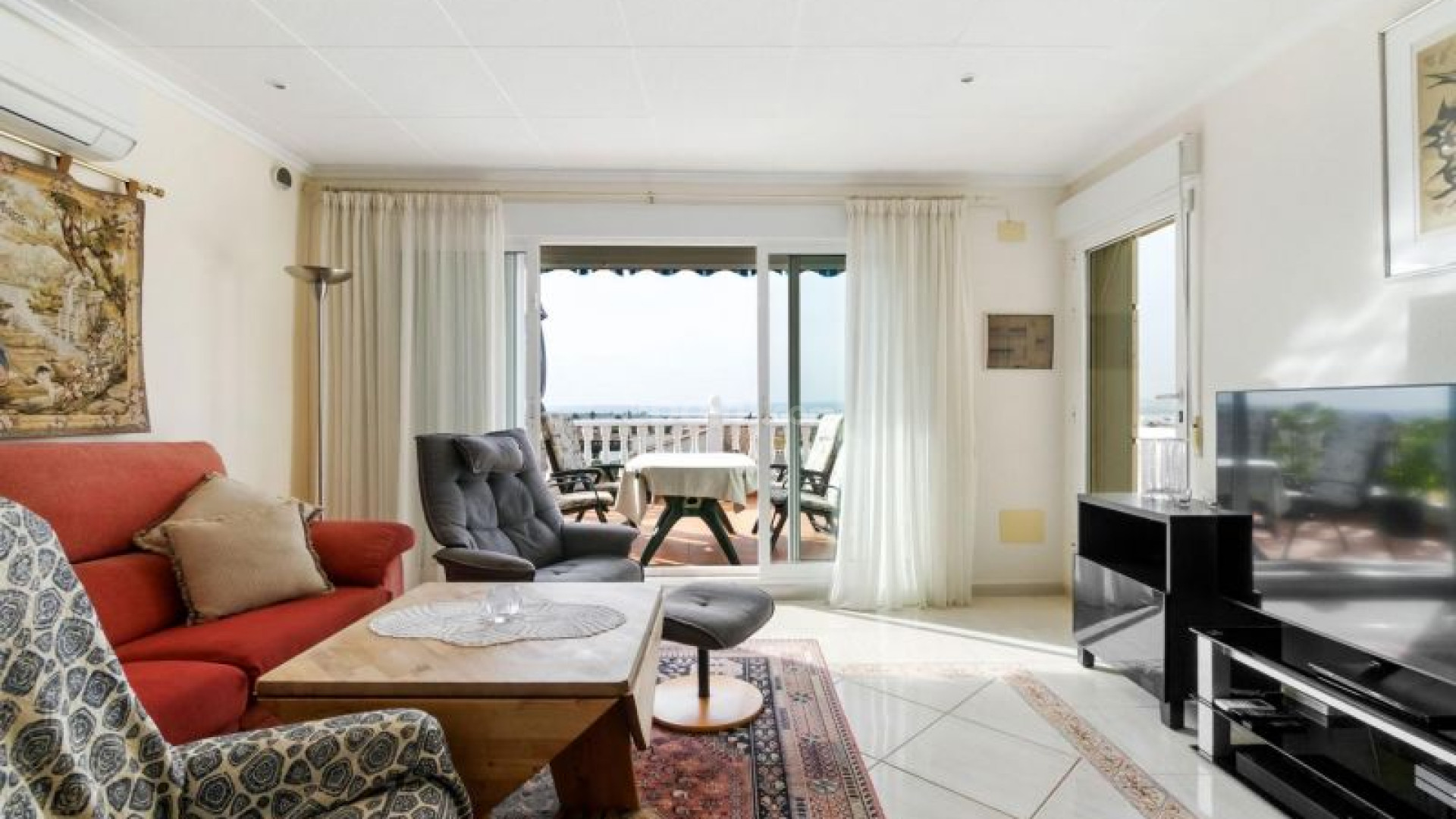 Resale - Villa -
Torrevieja