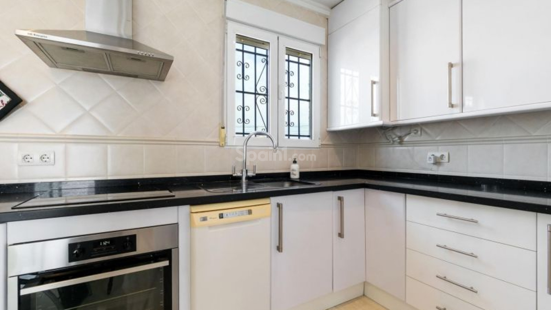 Resale - Villa -
Torrevieja