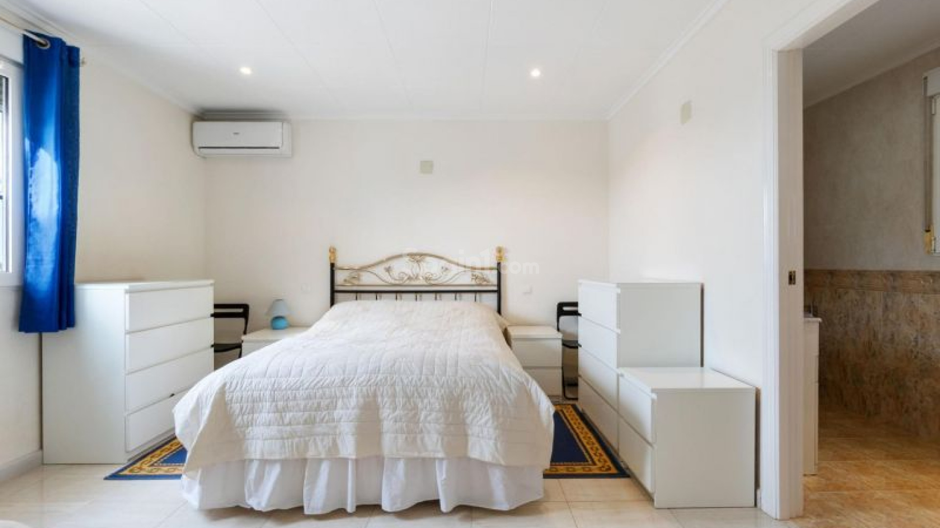 Resale - Villa -
Torrevieja