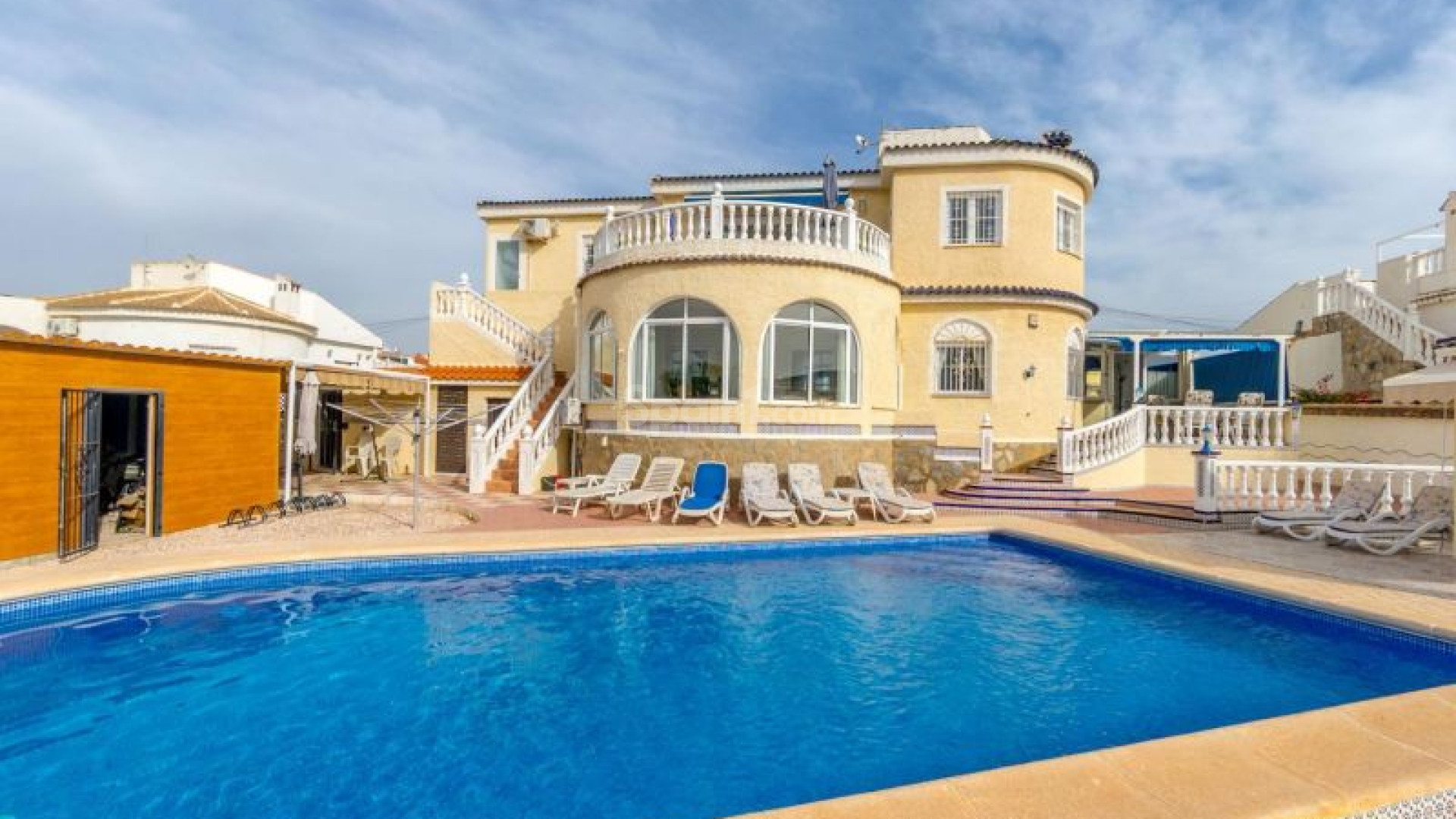 Resale - Villa -
Torrevieja