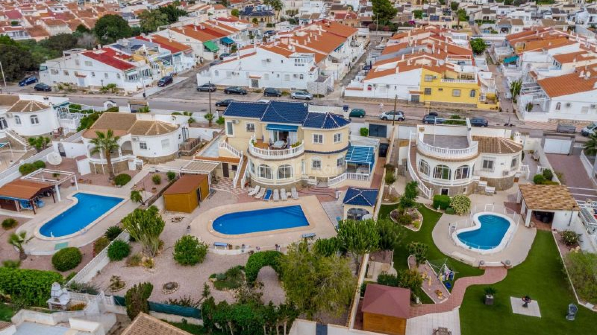 Resale - Villa -
Torrevieja