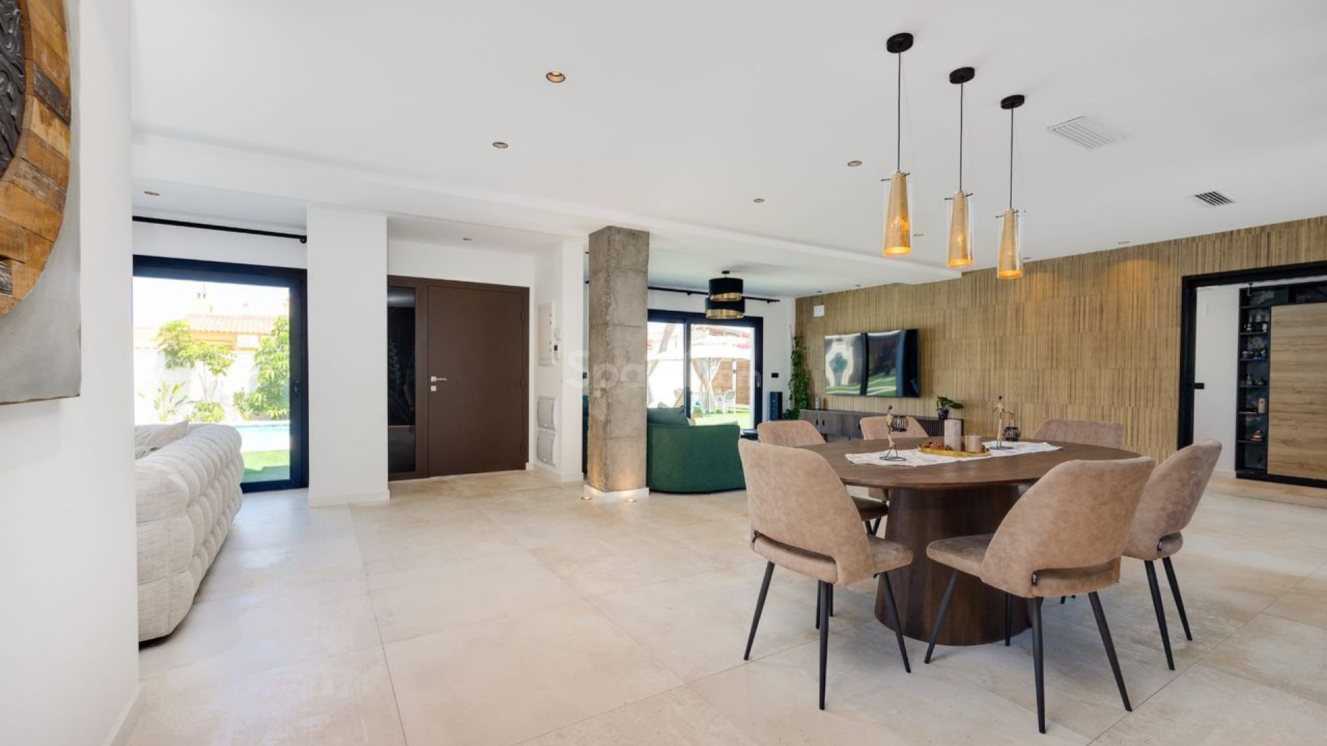 Resale - Villa -
Torrevieja