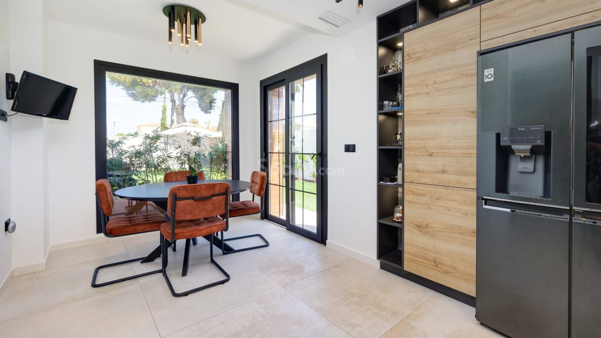 Resale - Villa -
Torrevieja