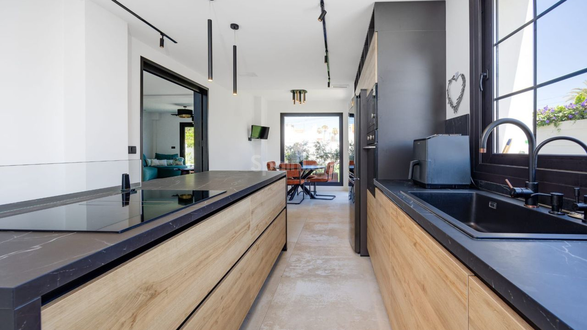 Resale - Villa -
Torrevieja