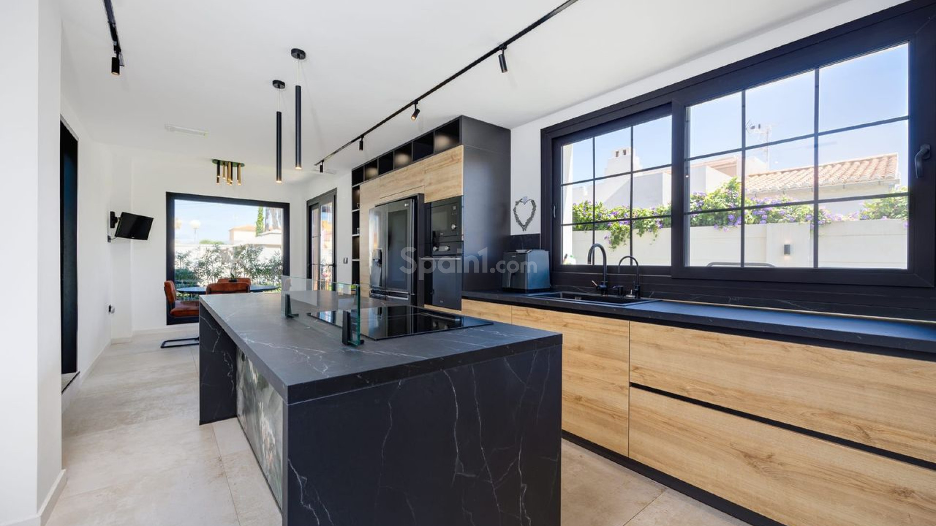 Resale - Villa -
Torrevieja