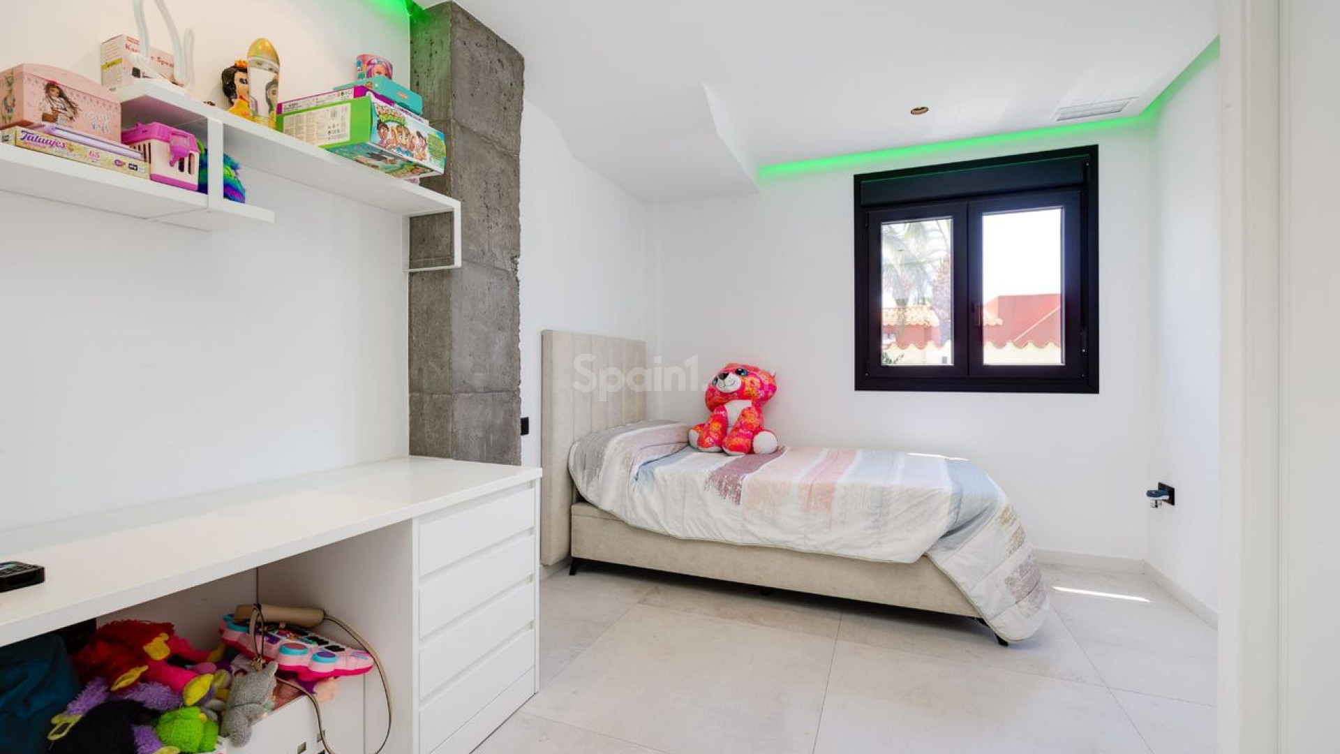 Resale - Villa -
Torrevieja