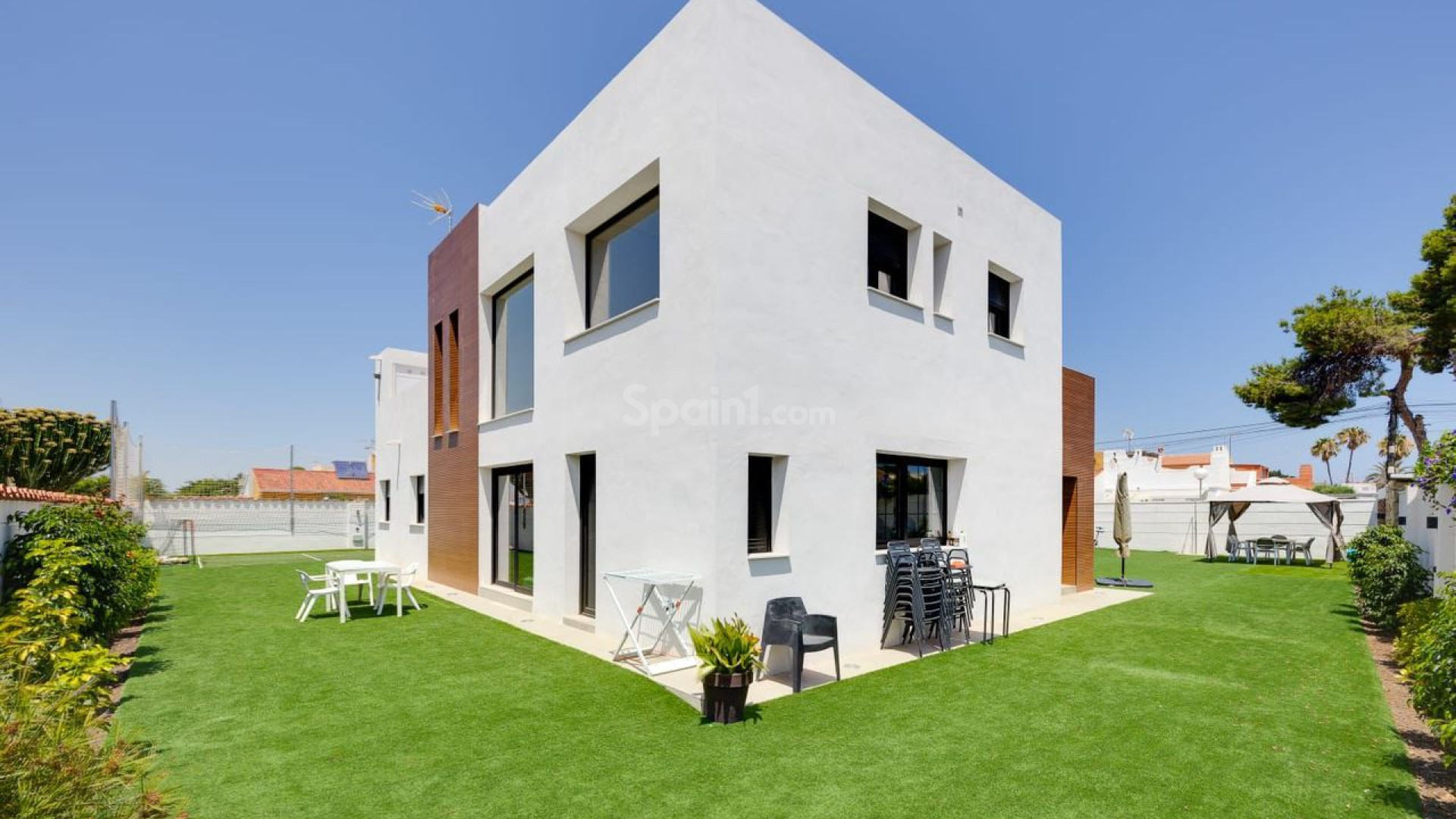 Resale - Villa -
Torrevieja