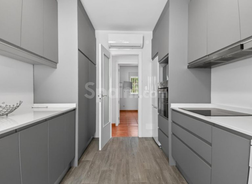 Resale - Villa -
Torrevieja