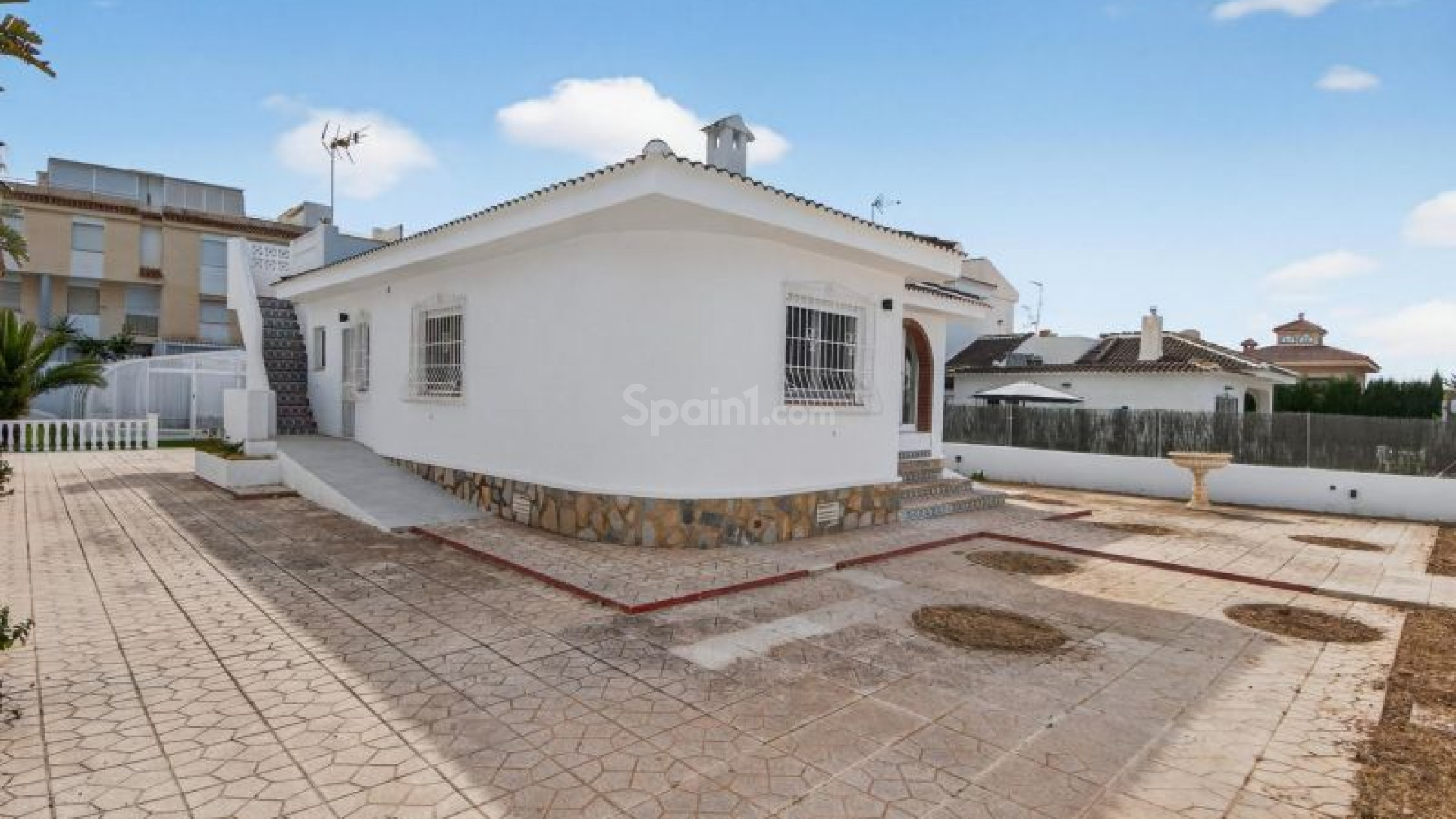 Resale - Villa -
Torrevieja