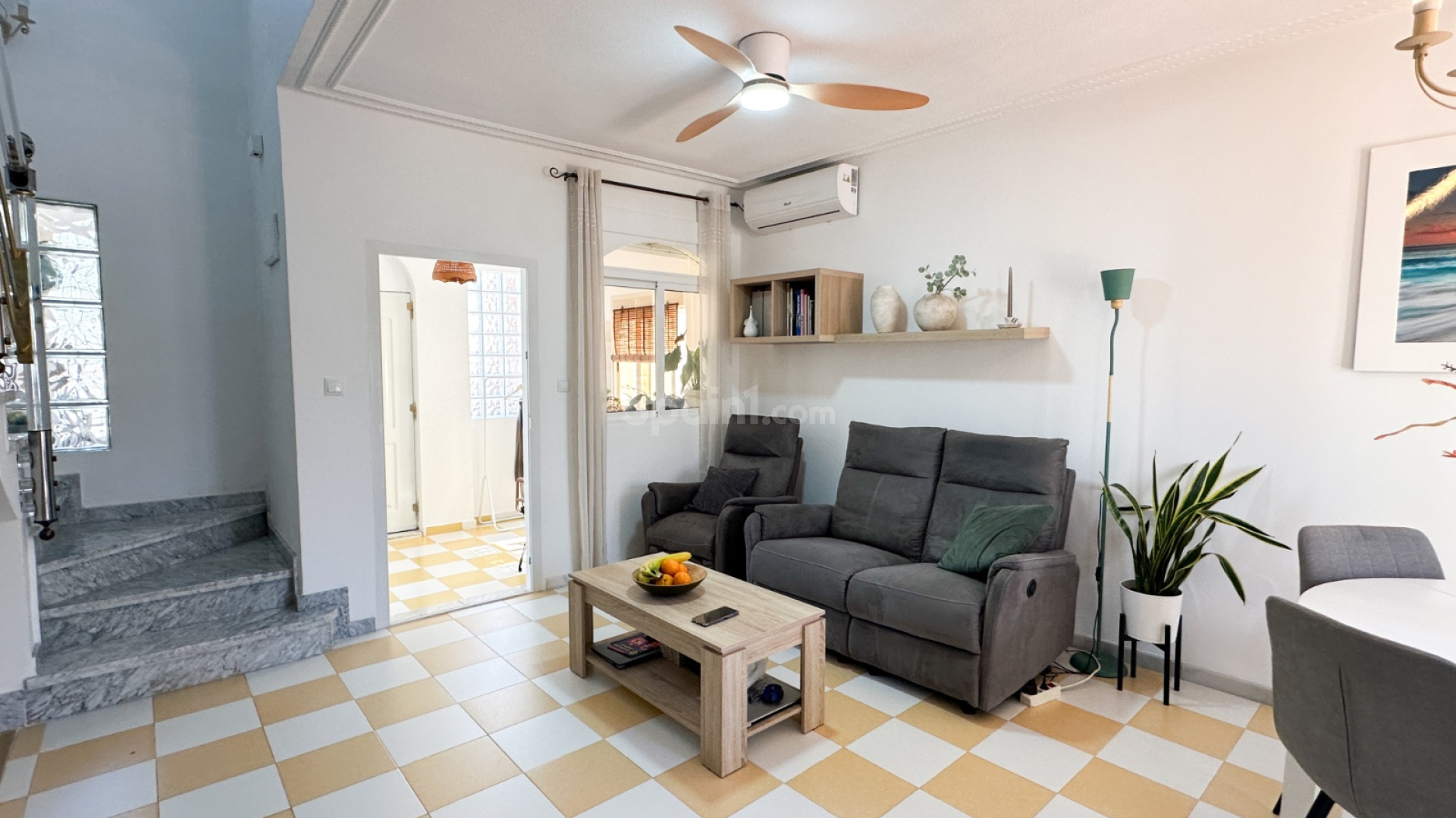 Resale - Villa -
Torrevieja