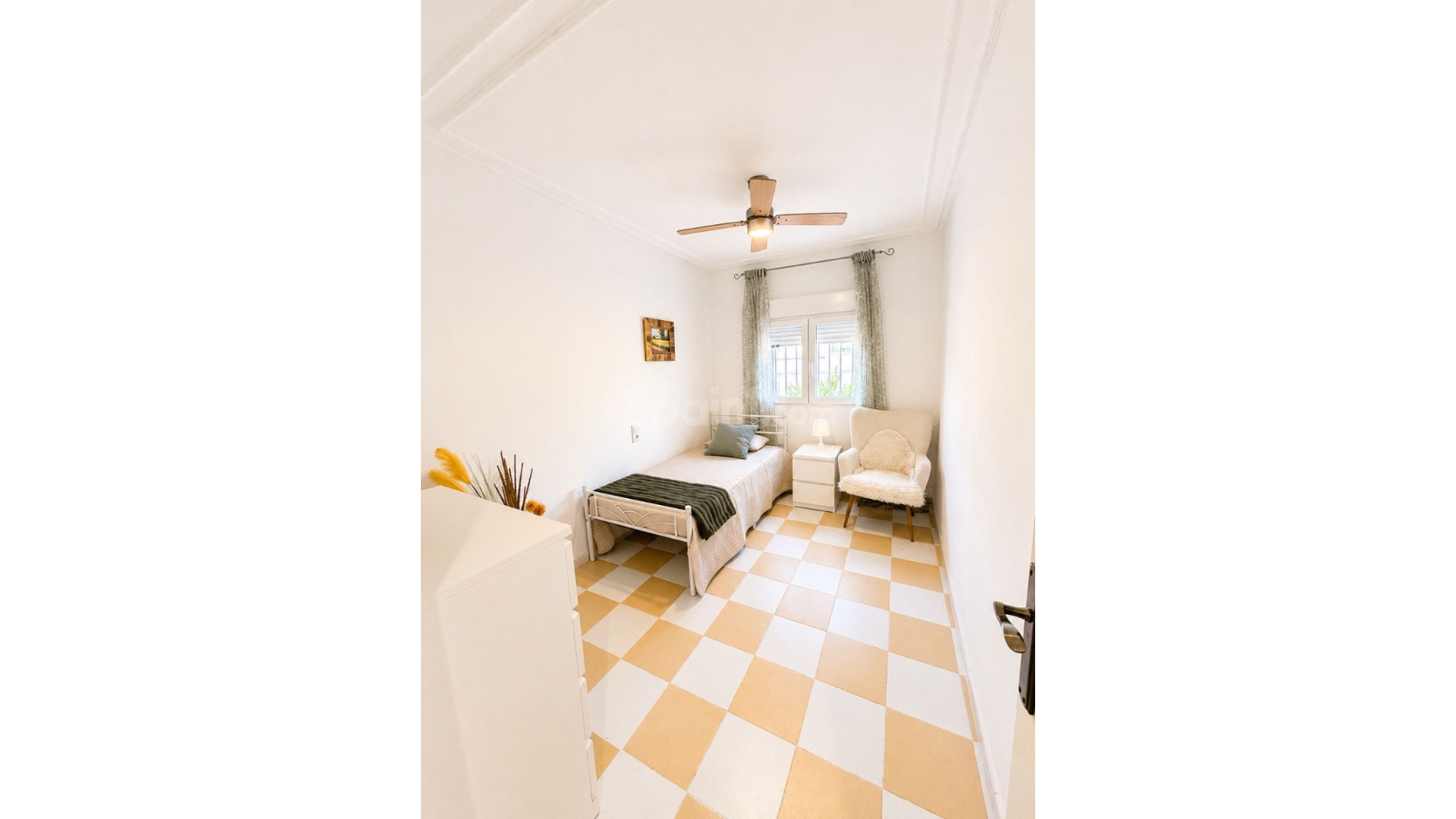 Resale - Villa -
Torrevieja
