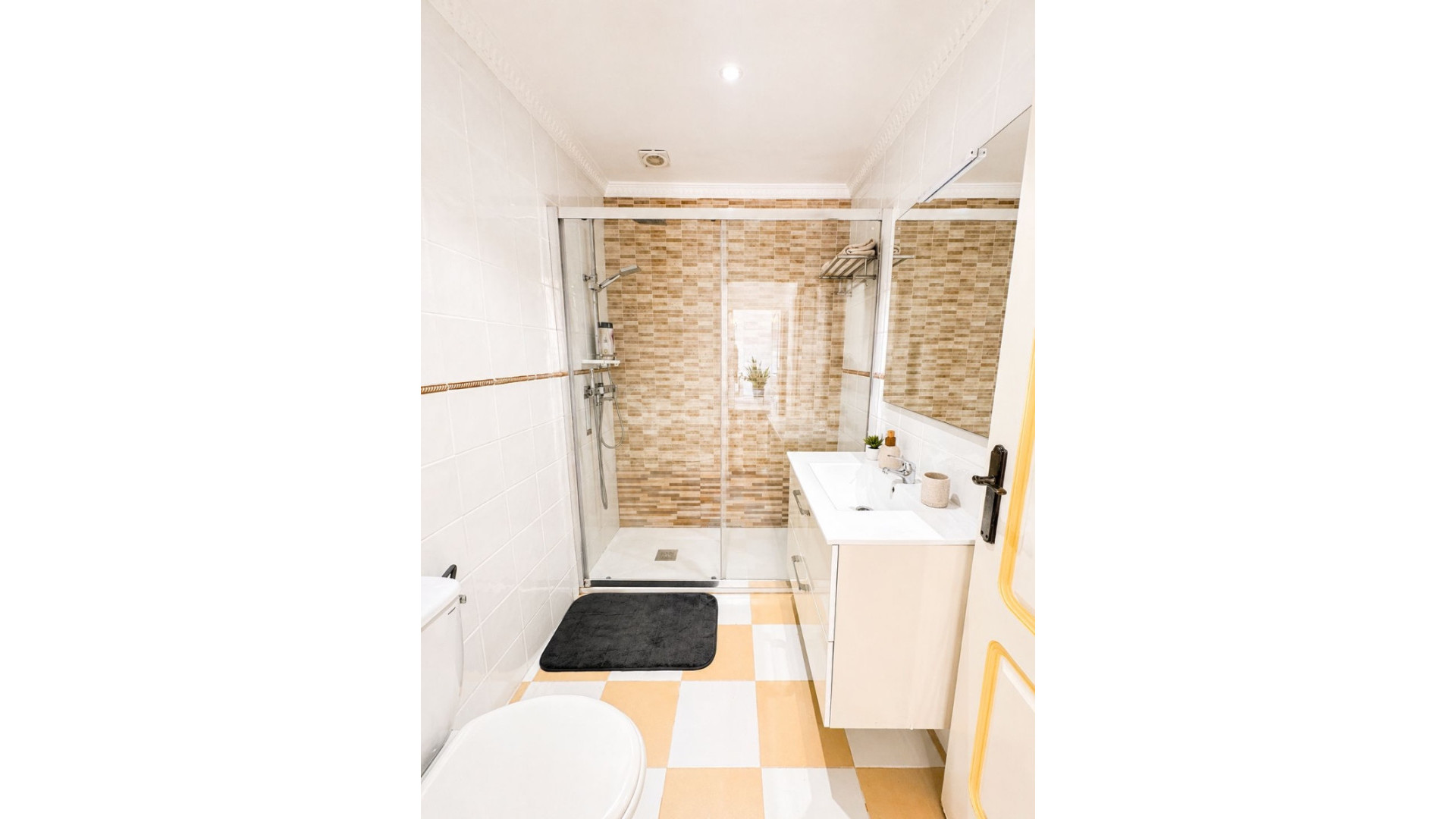 Resale - Villa -
Torrevieja