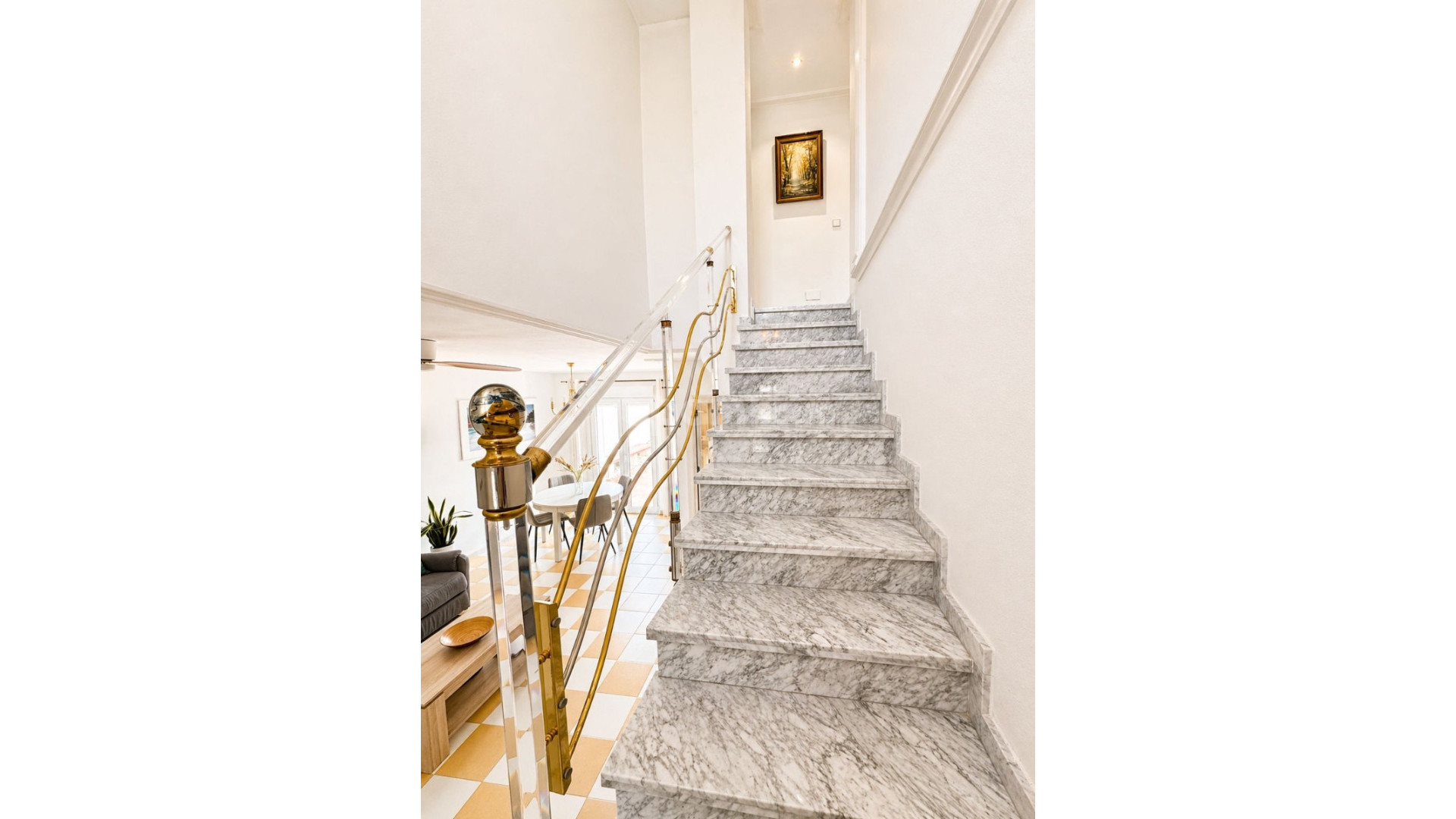 Resale - Villa -
Torrevieja