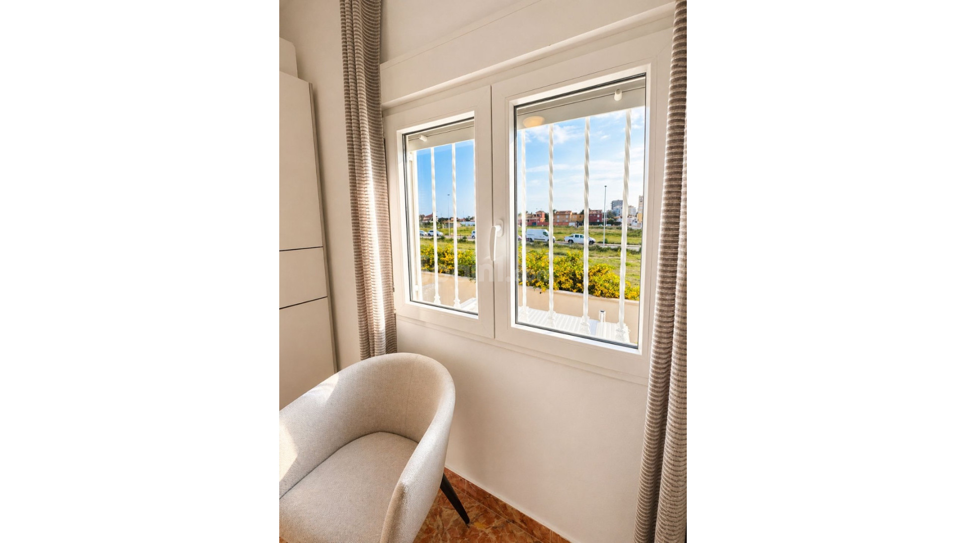 Resale - Villa -
Torrevieja