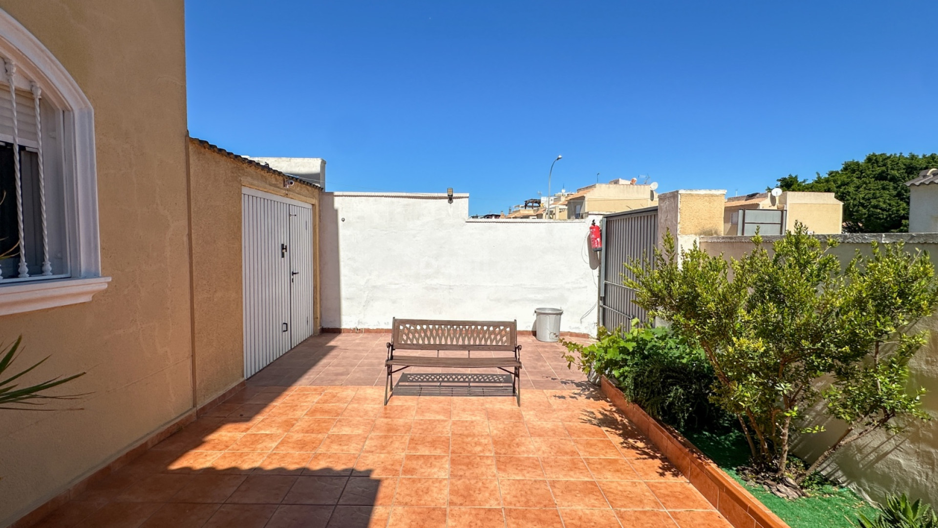 Resale - Villa -
Torrevieja