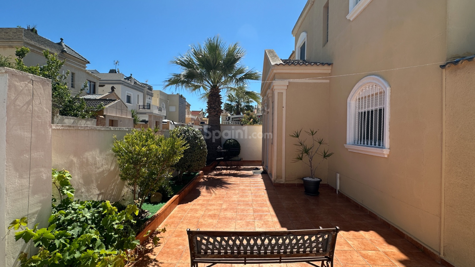 Resale - Villa -
Torrevieja